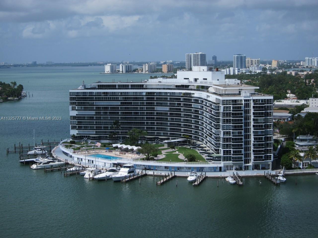 KING COLE CONDO - Residential