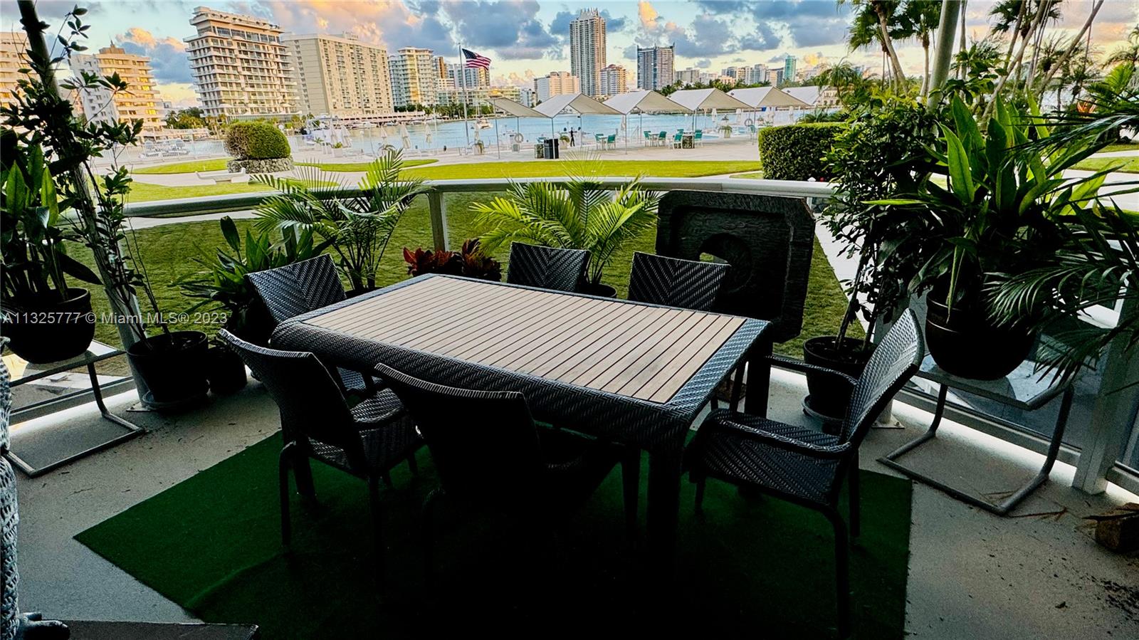KING COLE CONDO - Residential