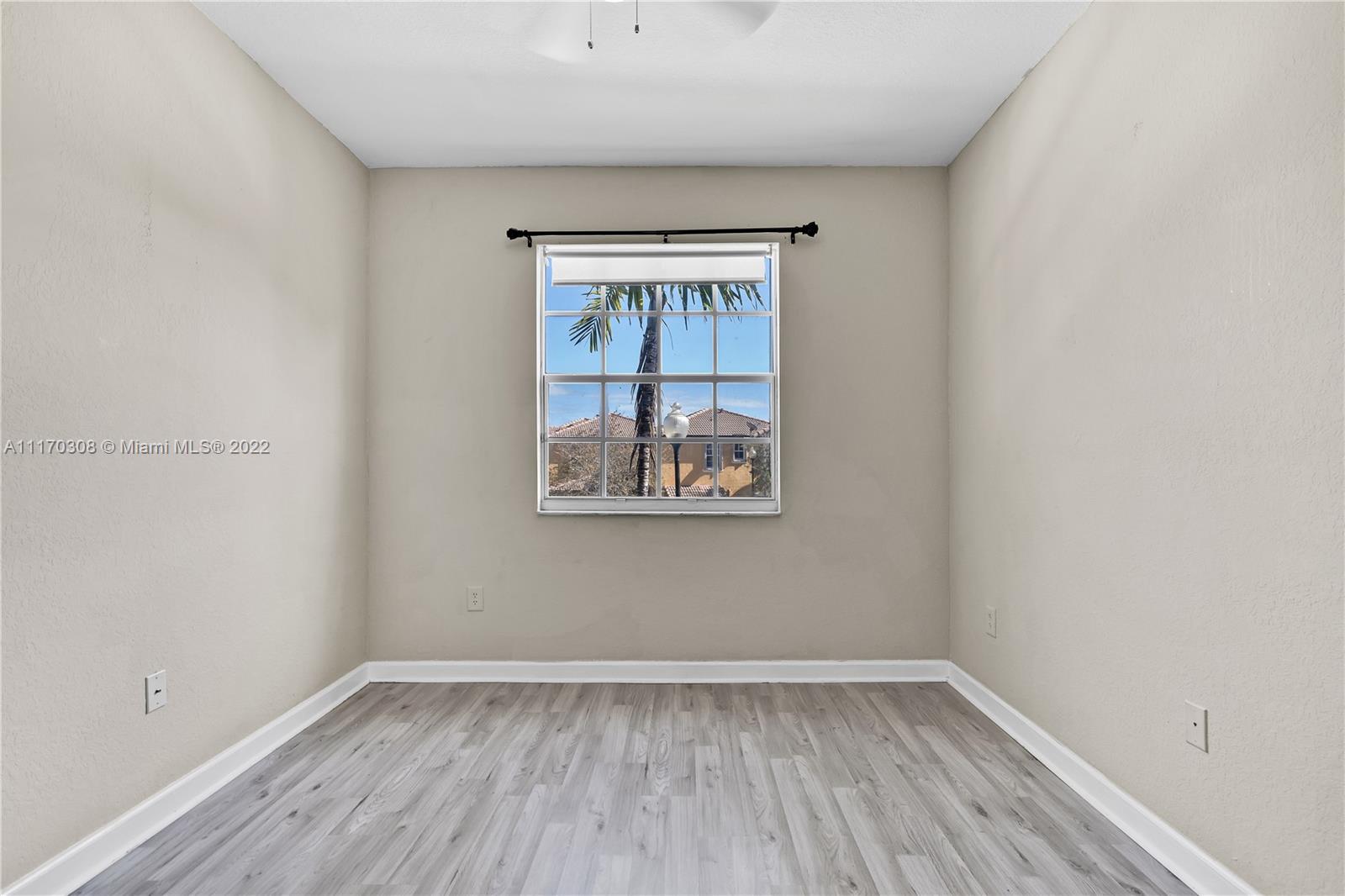 THE SHORES CONDO NO 1 - Residential