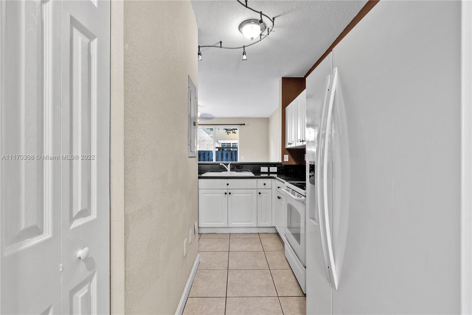 THE SHORES CONDO NO 1 - Residential