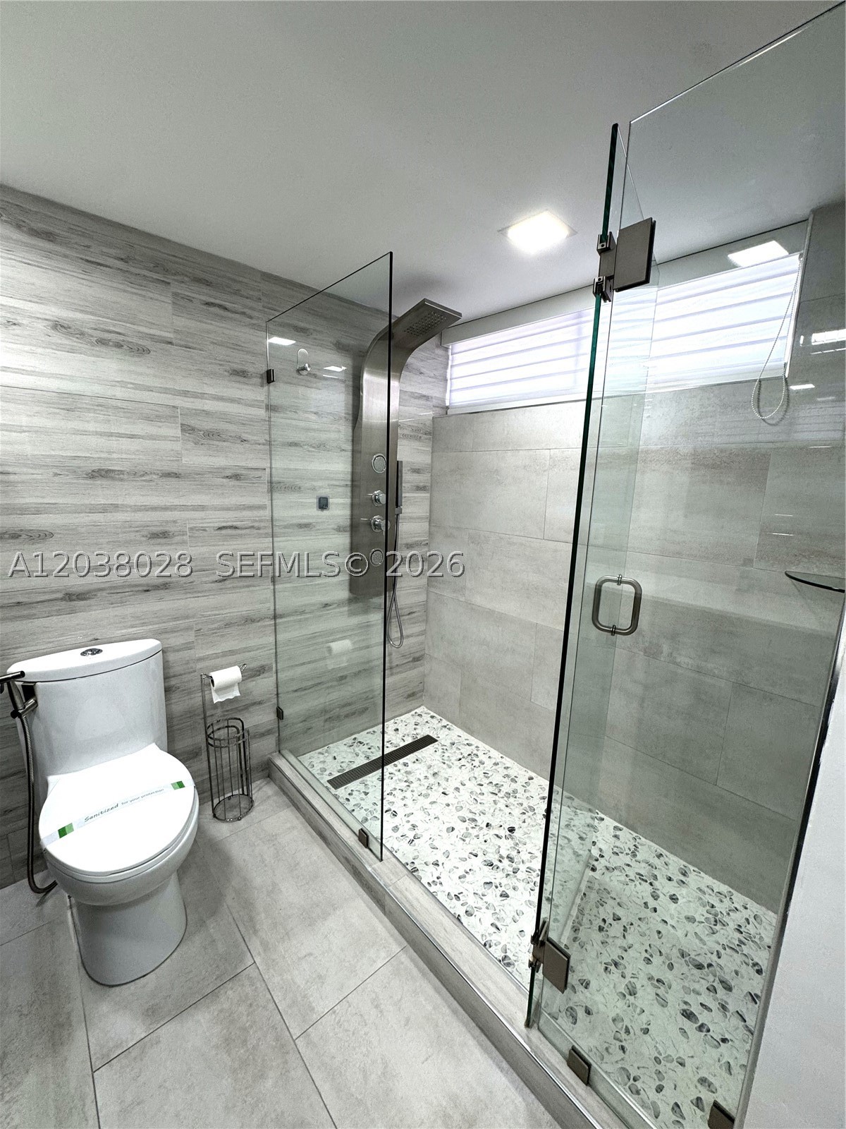 THE COURTYARD VILLAS COND - Residential Lease
