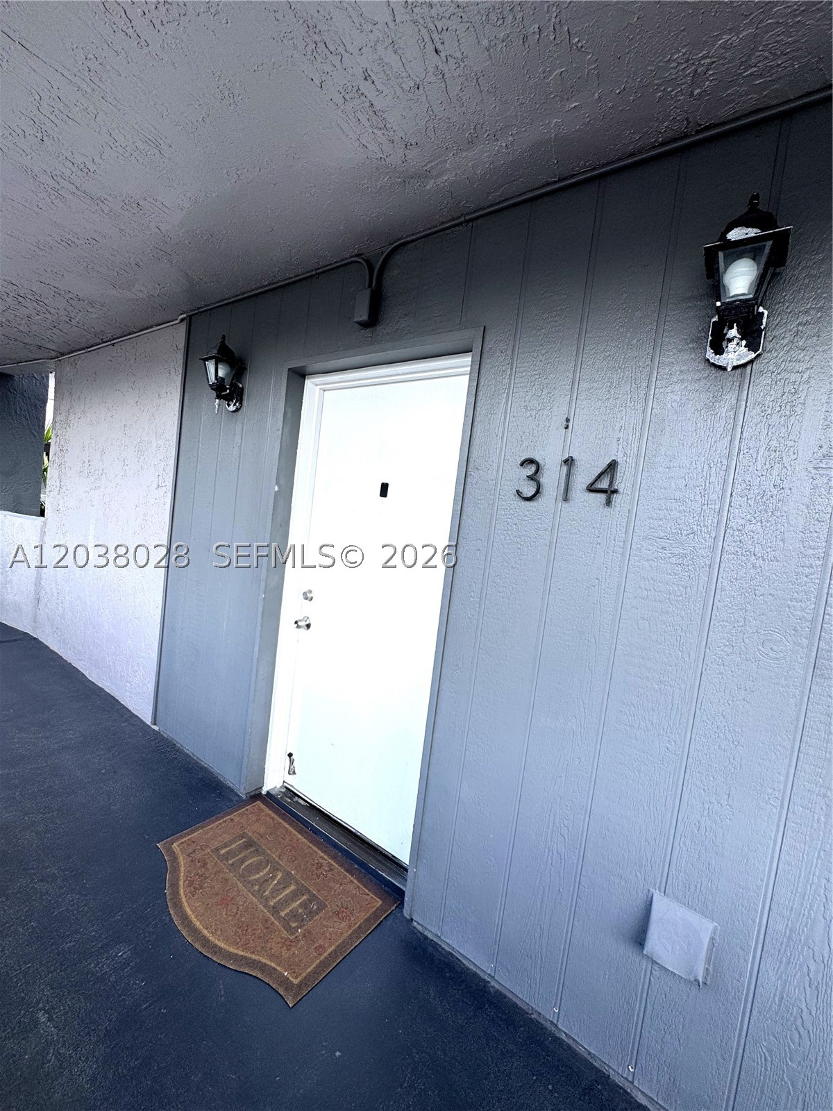 THE COURTYARD VILLAS COND - Residential Lease