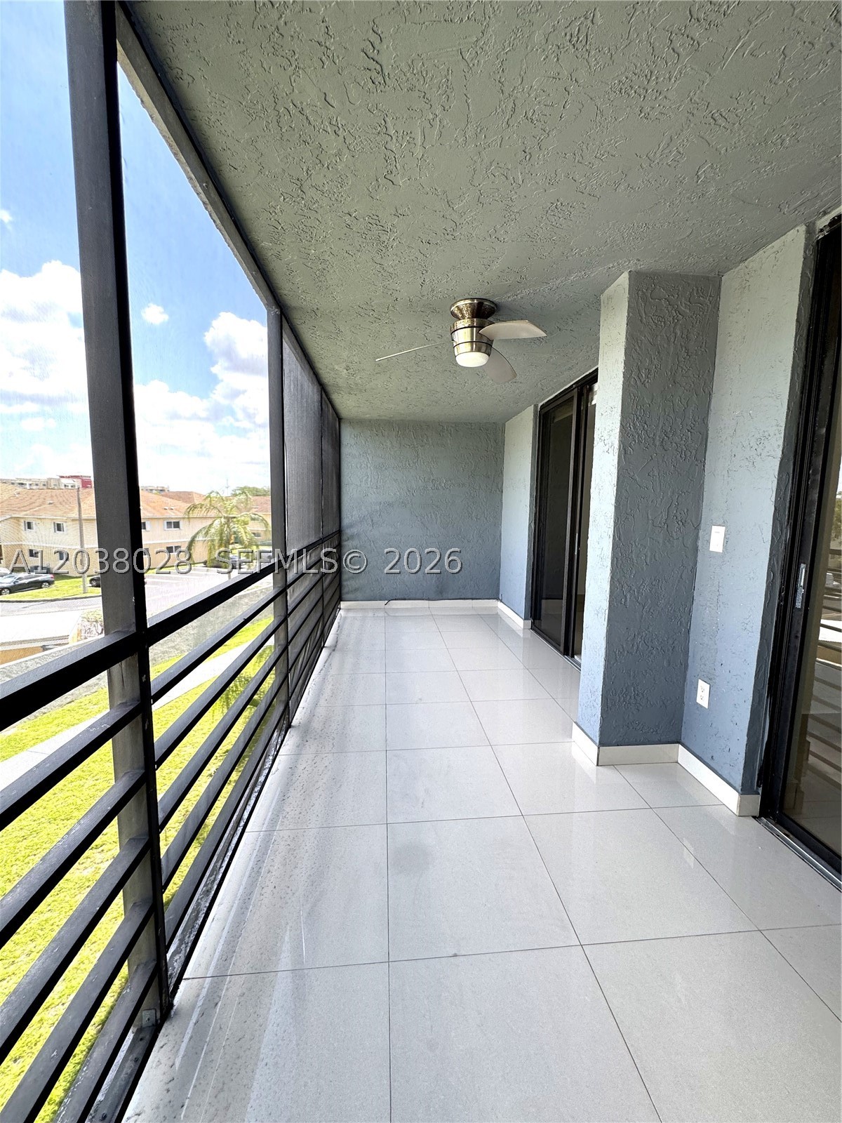 THE COURTYARD VILLAS COND - Residential Lease