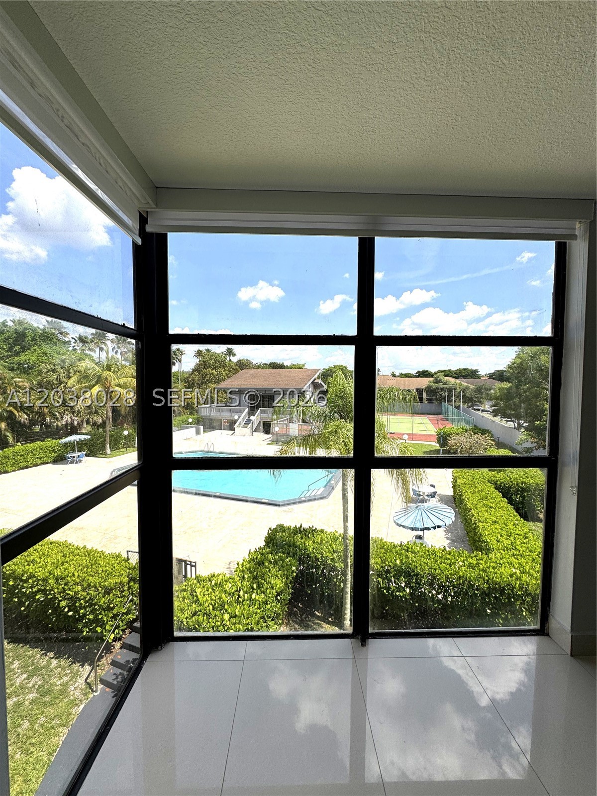 THE COURTYARD VILLAS COND - Residential Lease