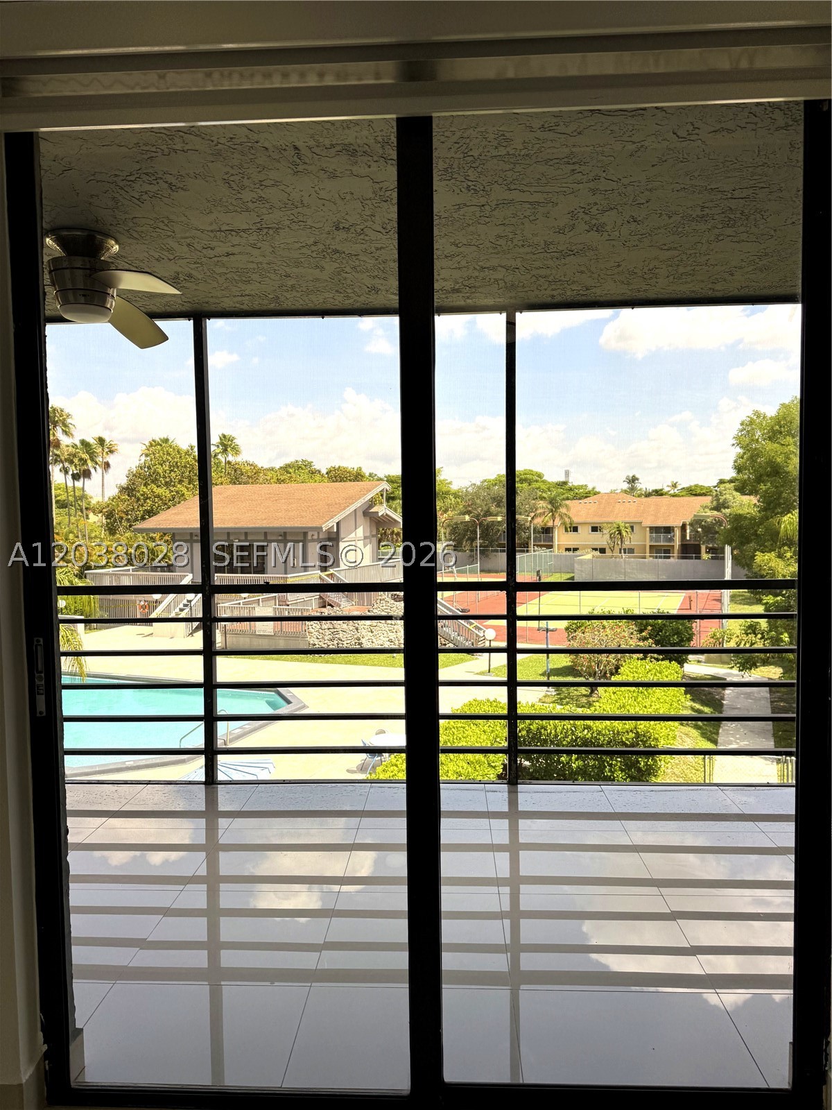 THE COURTYARD VILLAS COND - Residential Lease