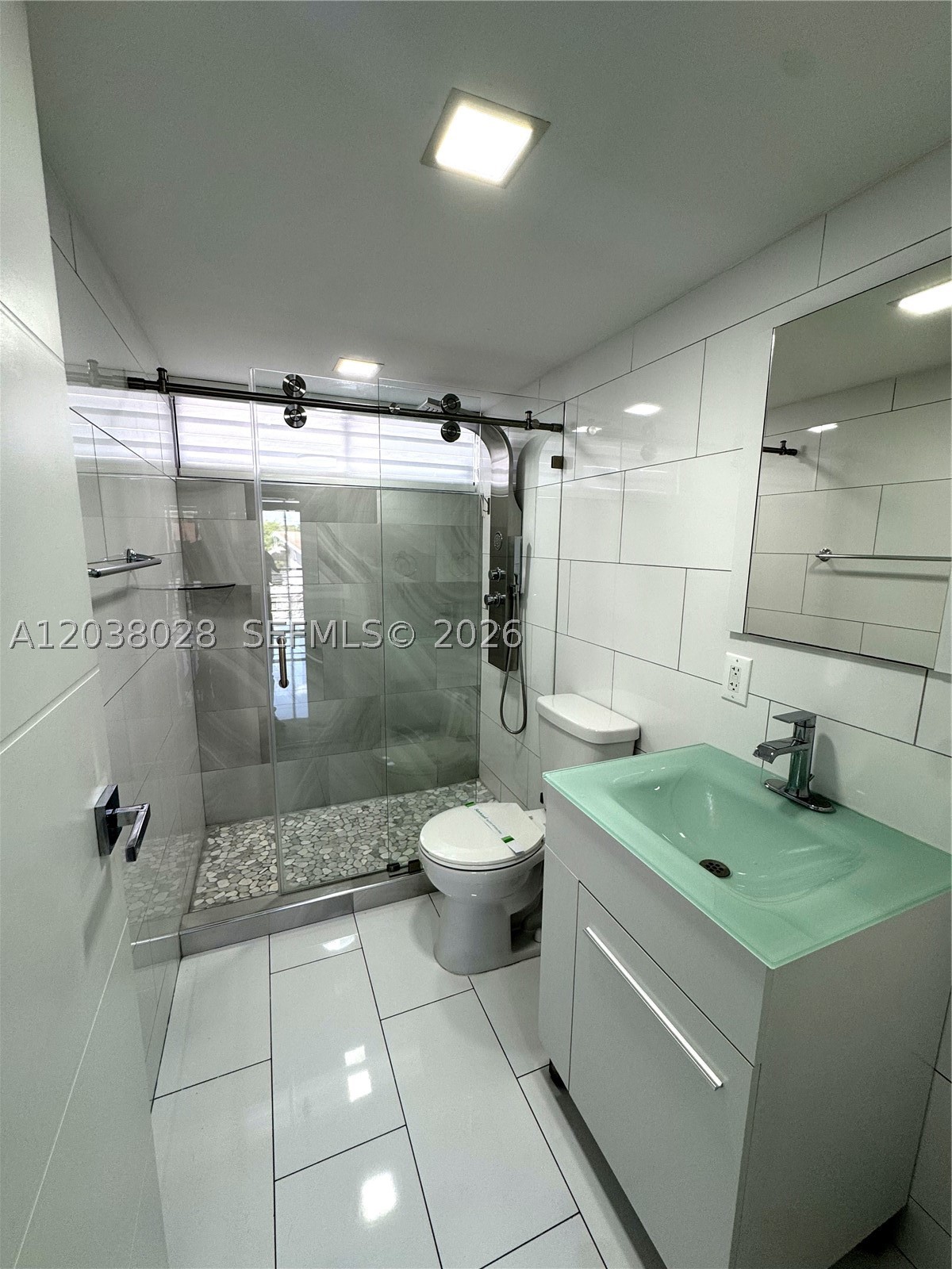THE COURTYARD VILLAS COND - Residential Lease