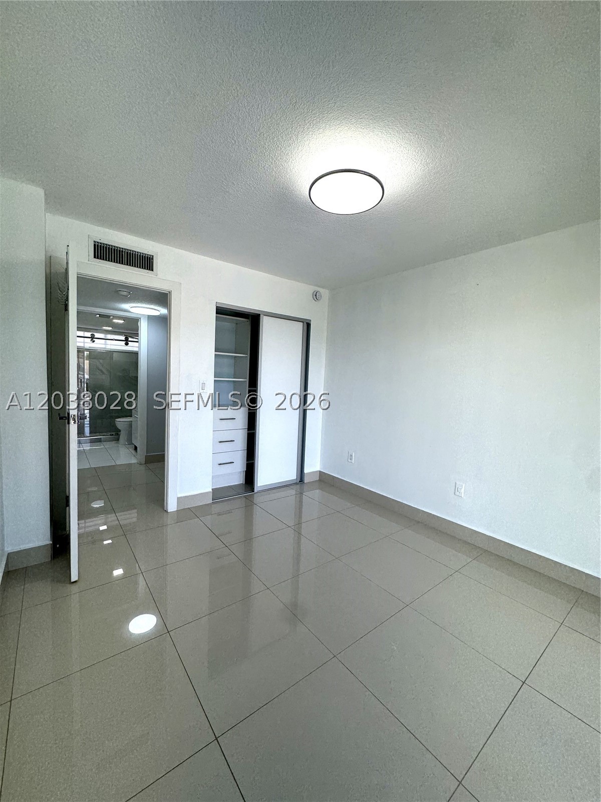 THE COURTYARD VILLAS COND - Residential Lease
