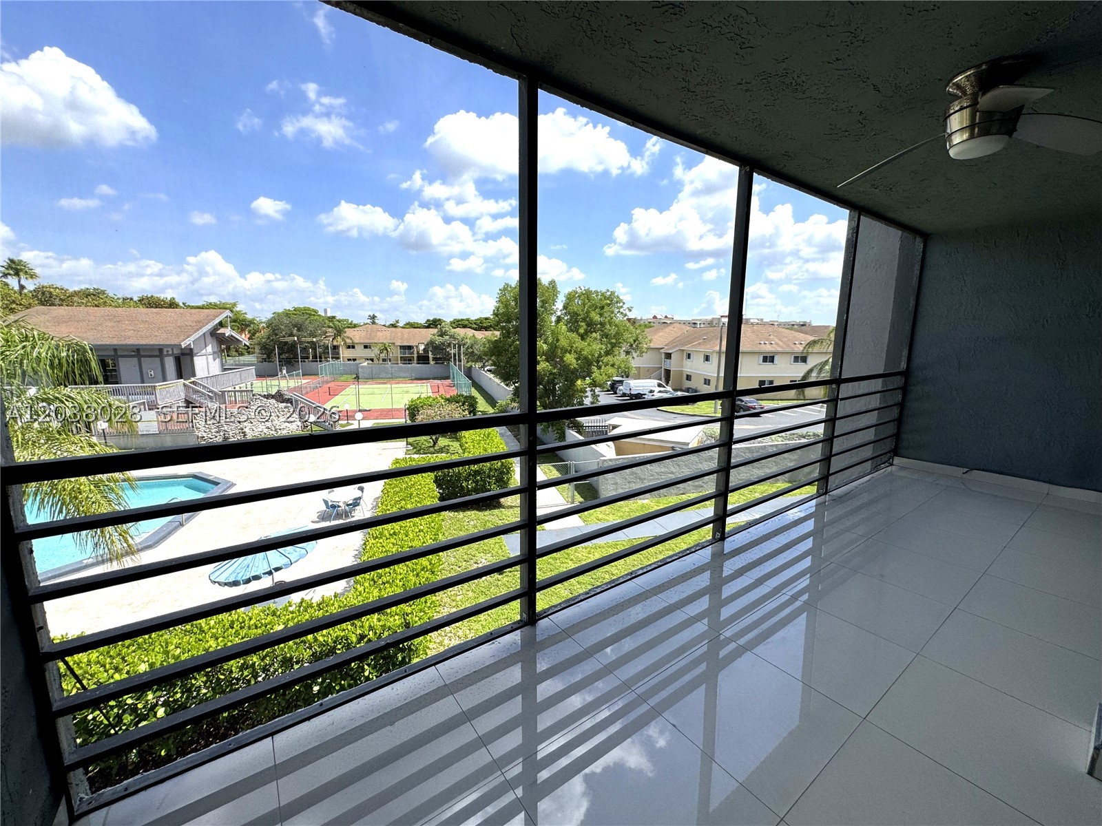 THE COURTYARD VILLAS COND - Residential Lease