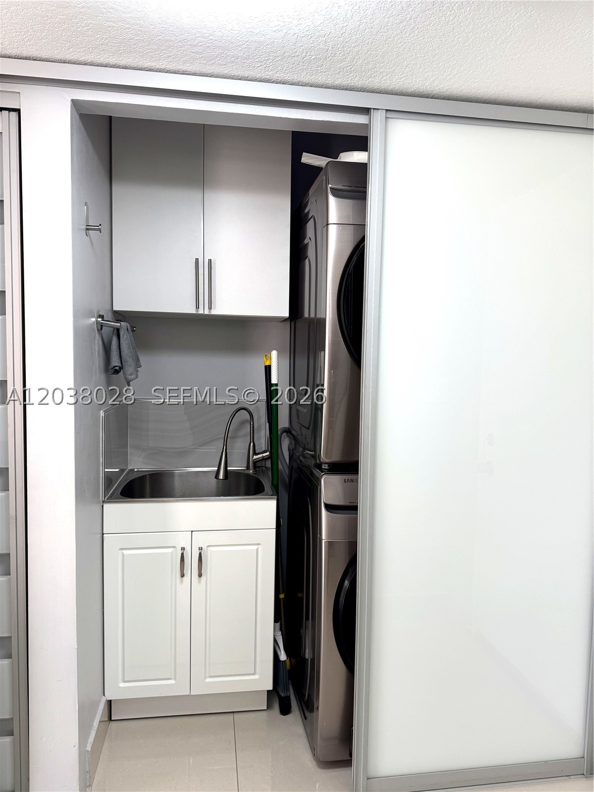 THE COURTYARD VILLAS COND - Residential Lease