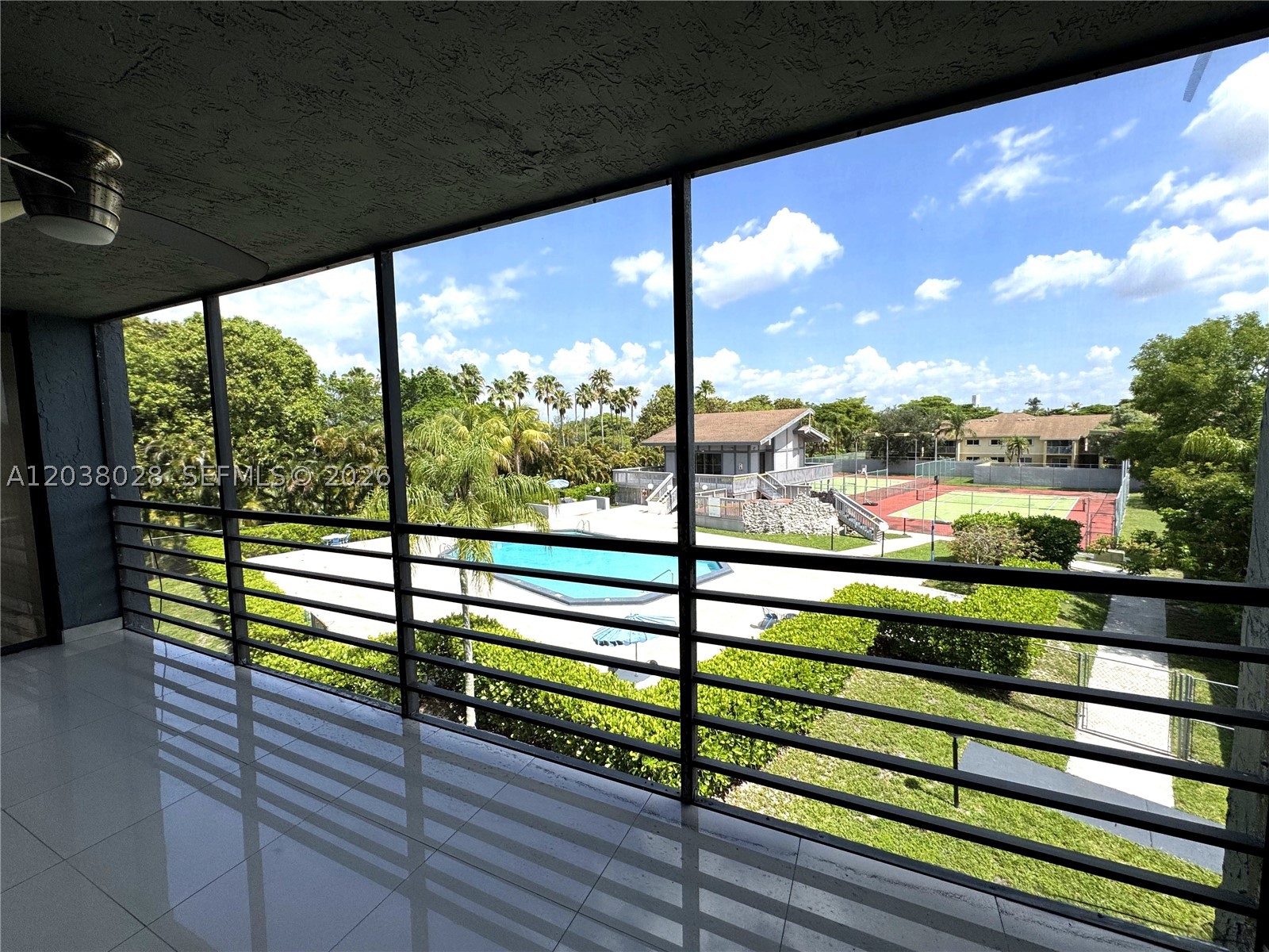 THE COURTYARD VILLAS COND - Residential Lease