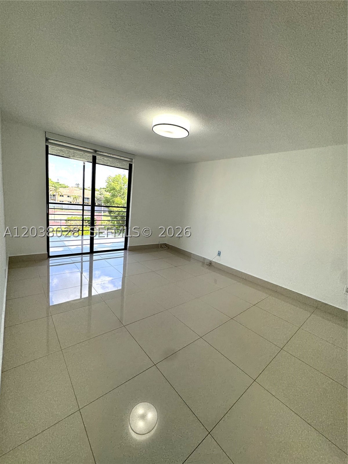 THE COURTYARD VILLAS COND - Residential Lease
