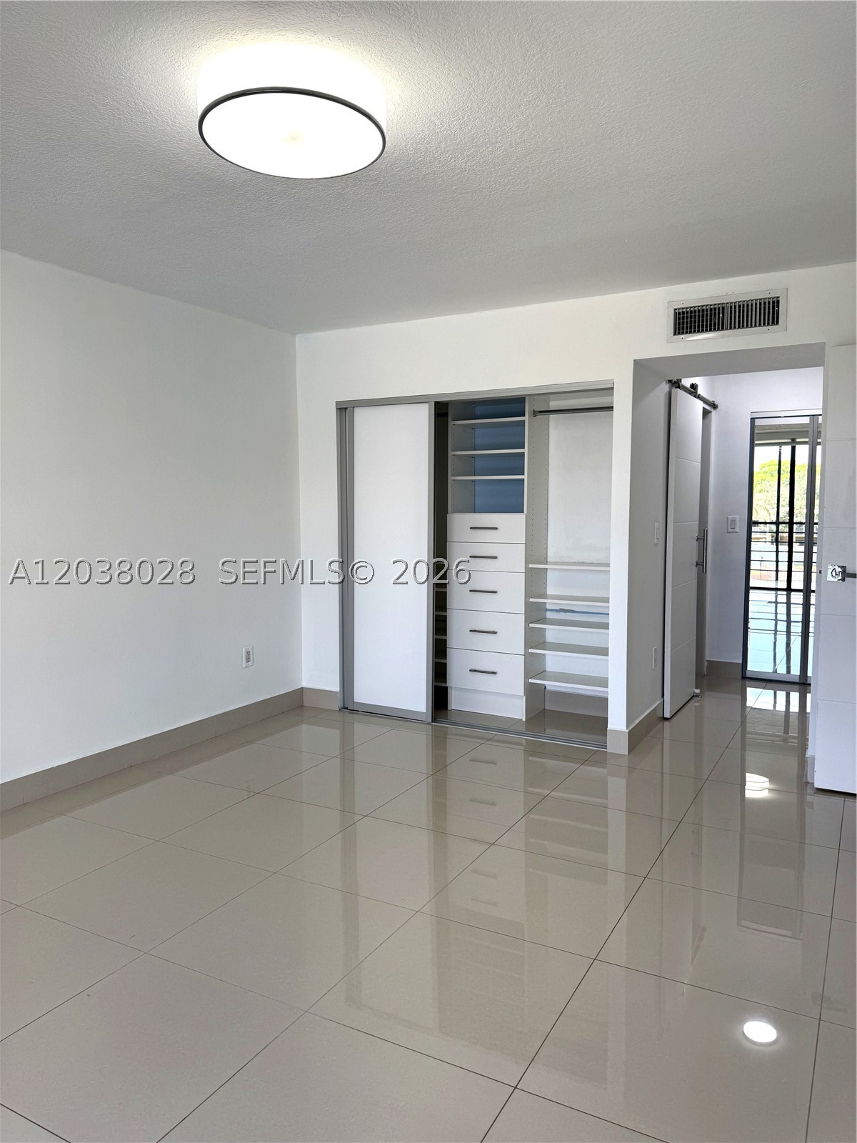 THE COURTYARD VILLAS COND - Residential Lease