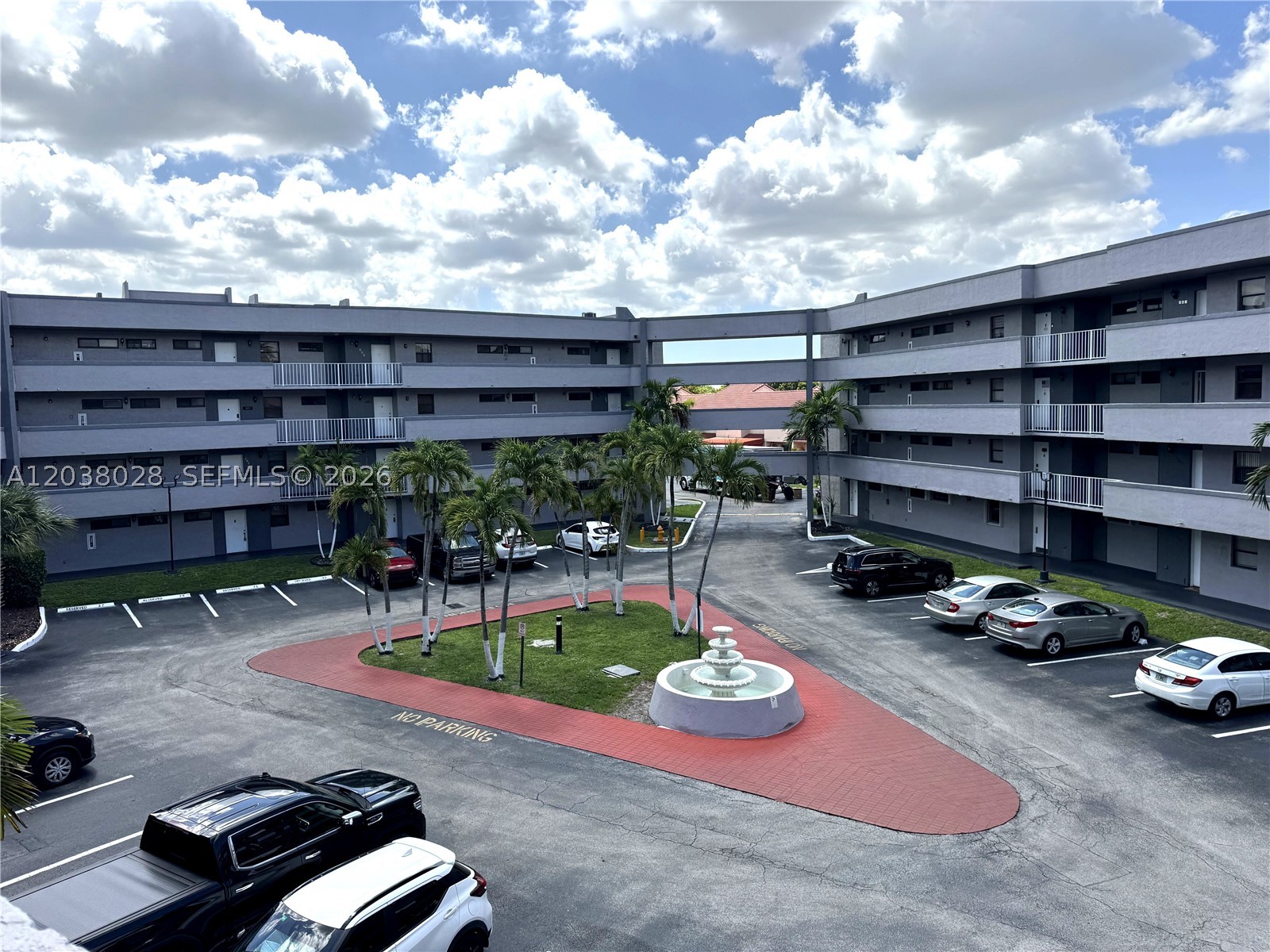 THE COURTYARD VILLAS COND - Residential Lease