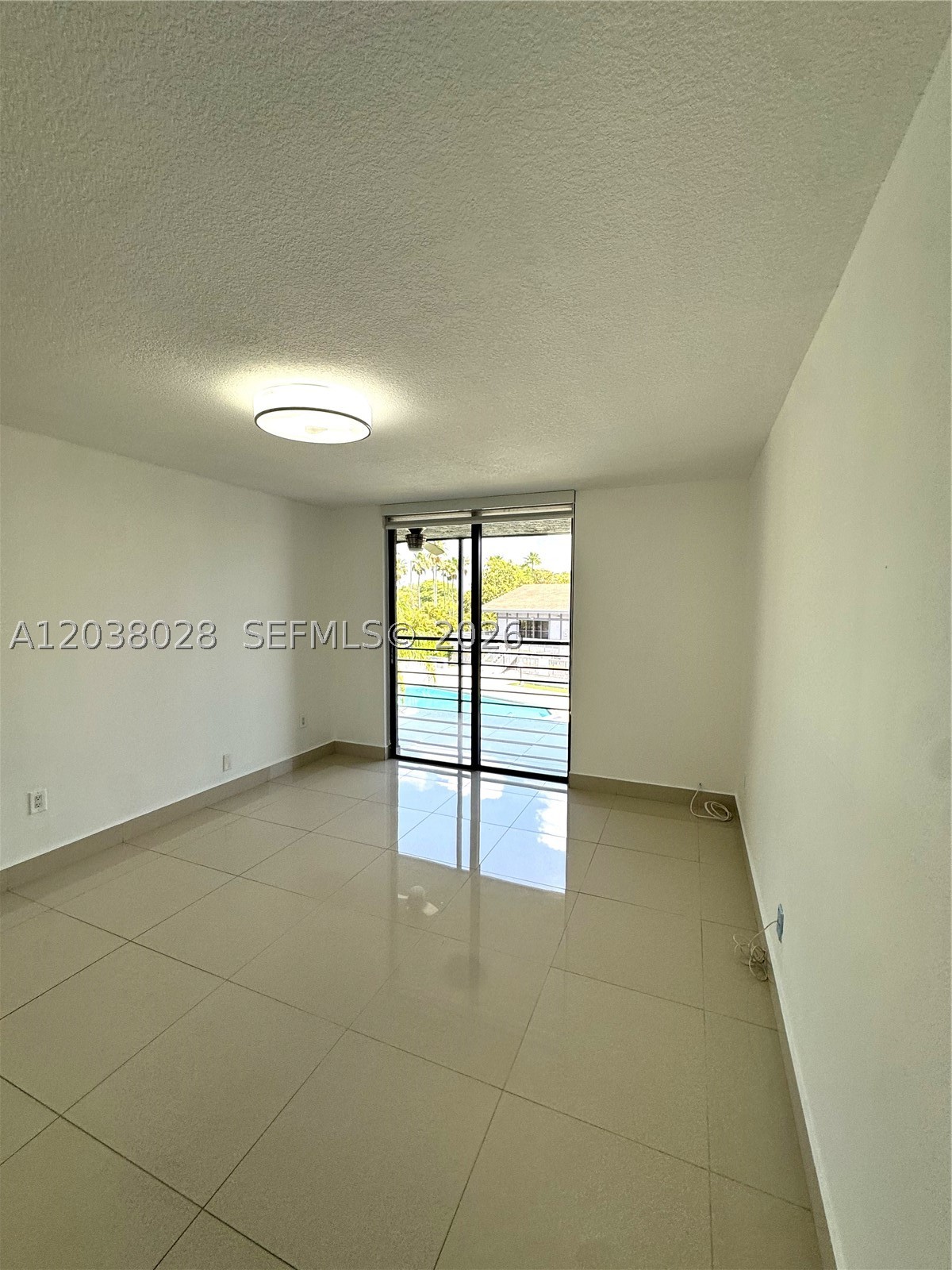 THE COURTYARD VILLAS COND - Residential Lease