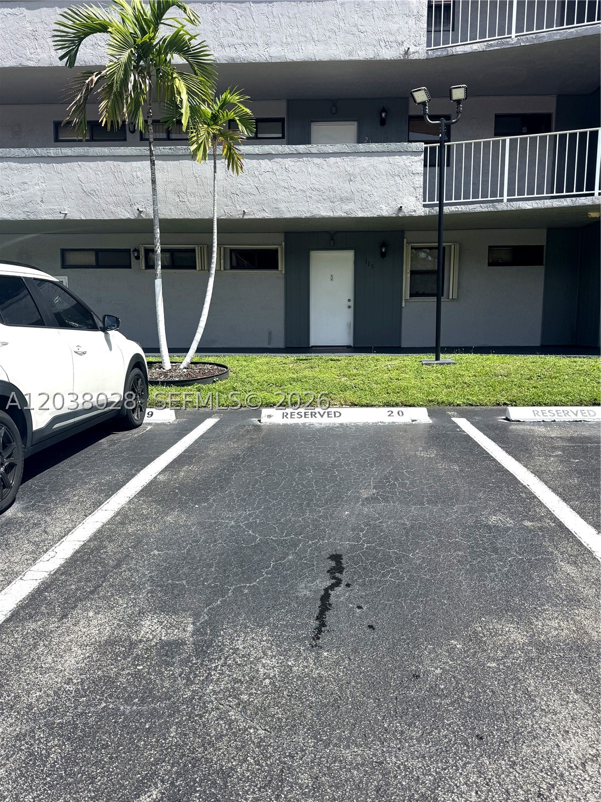 THE COURTYARD VILLAS COND - Residential Lease