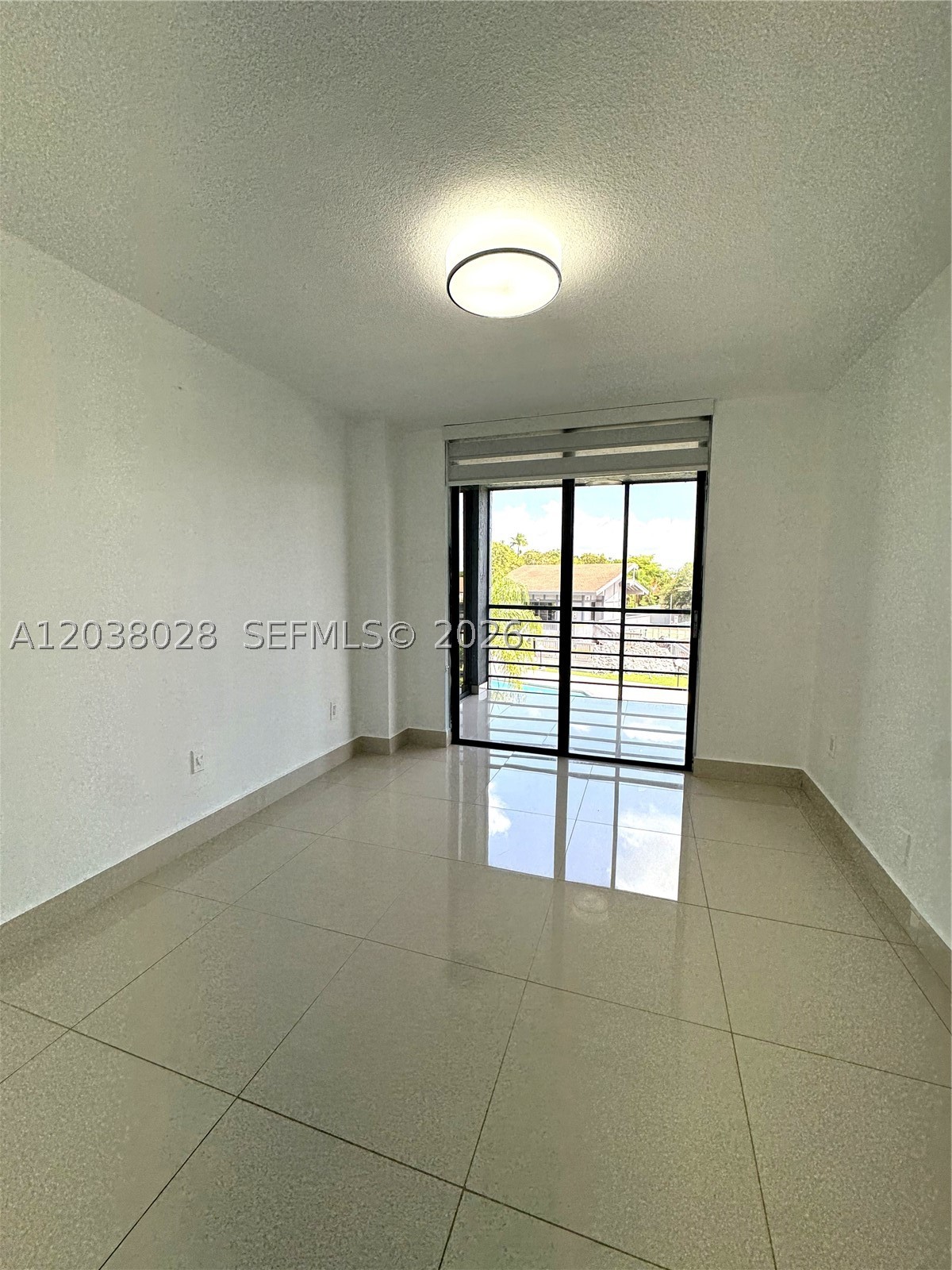 THE COURTYARD VILLAS COND - Residential Lease