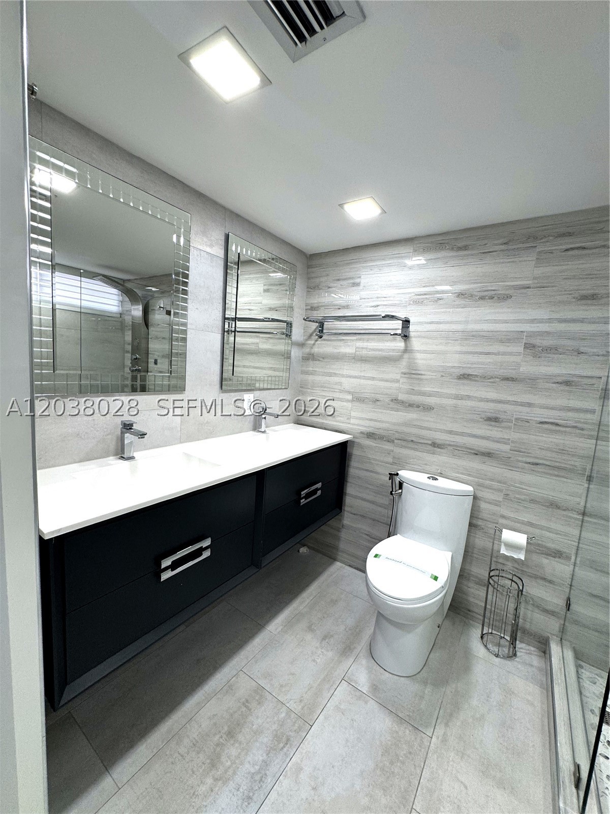 THE COURTYARD VILLAS COND - Residential Lease