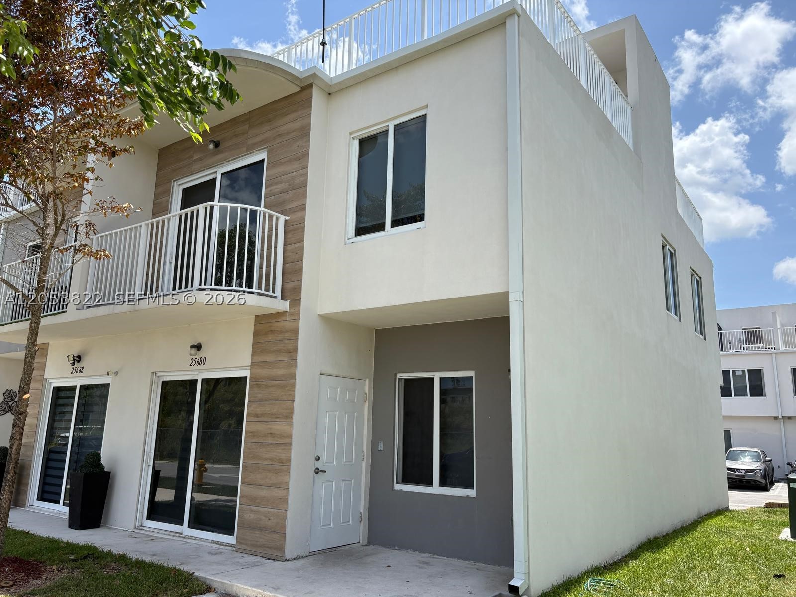 PARADISE ONE - Residential