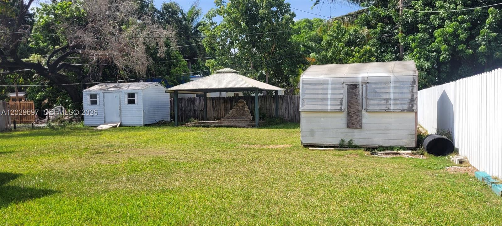 ROSE-WOOD AMD - Residential Lease