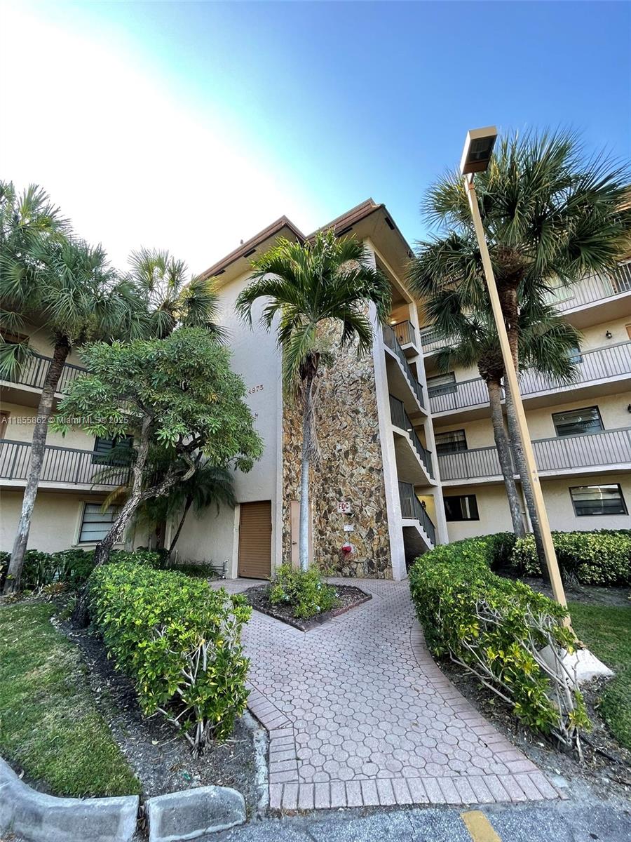 LAKES OF CARRIAGE HILLS - Residential