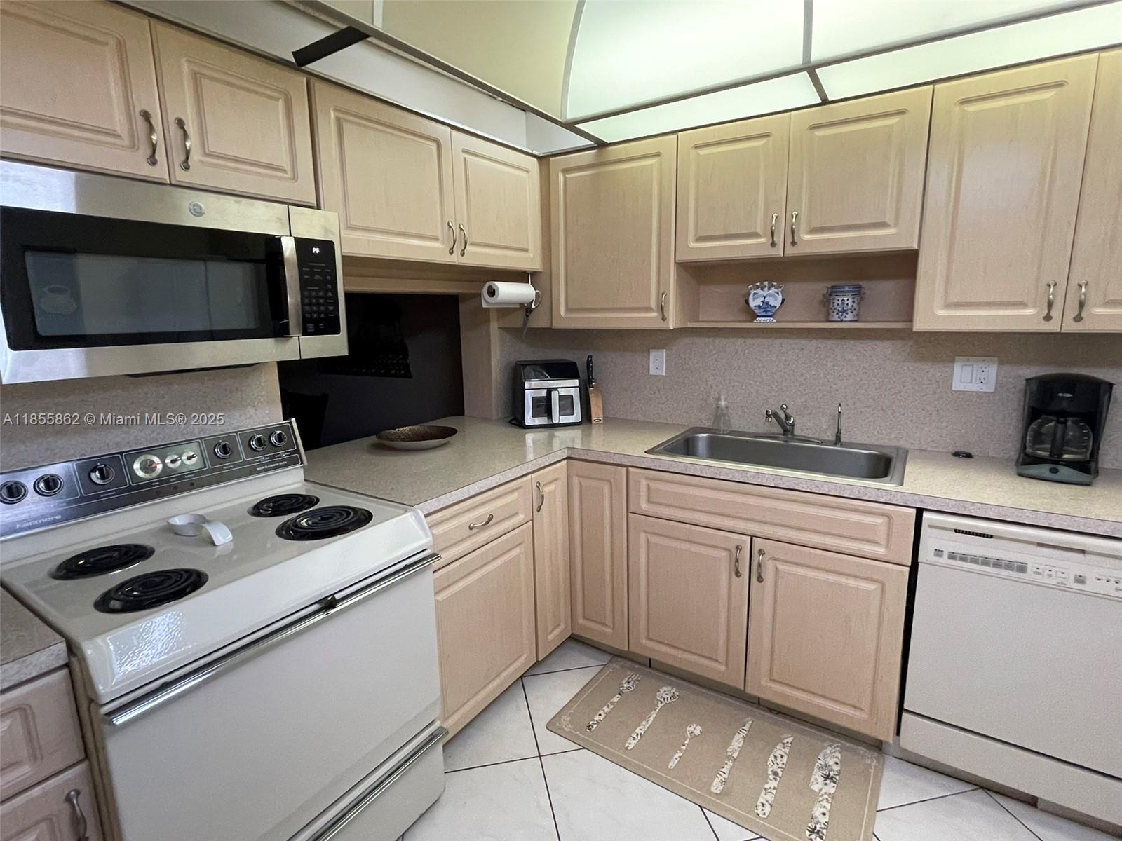 LAKES OF CARRIAGE HILLS - Residential