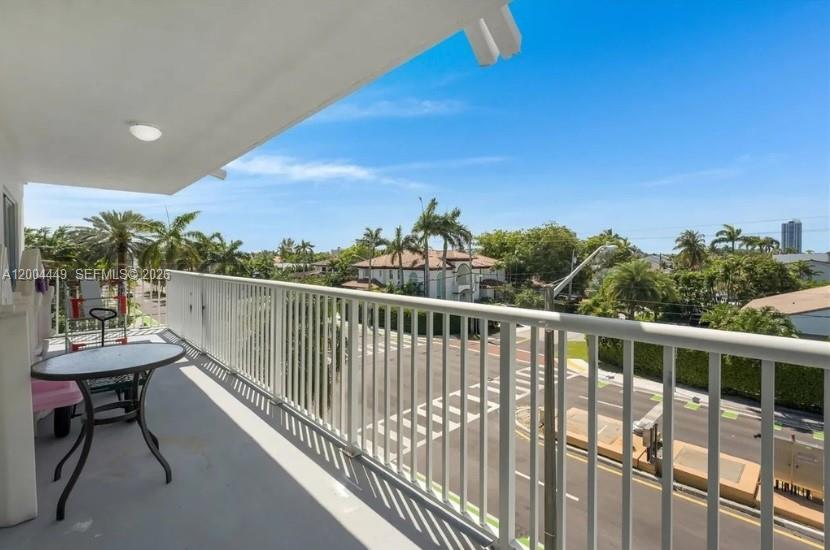 SUNSHORES CONDO - Residential