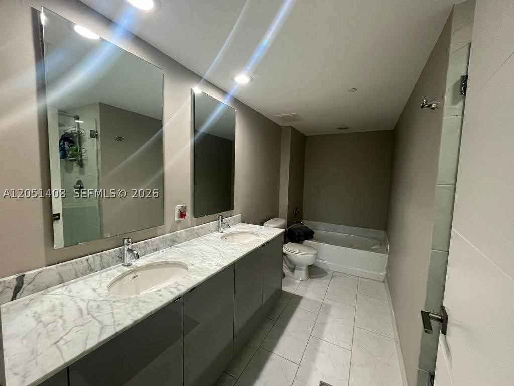 THE PLAZA 901 BRICKELL CO - Residential Lease
