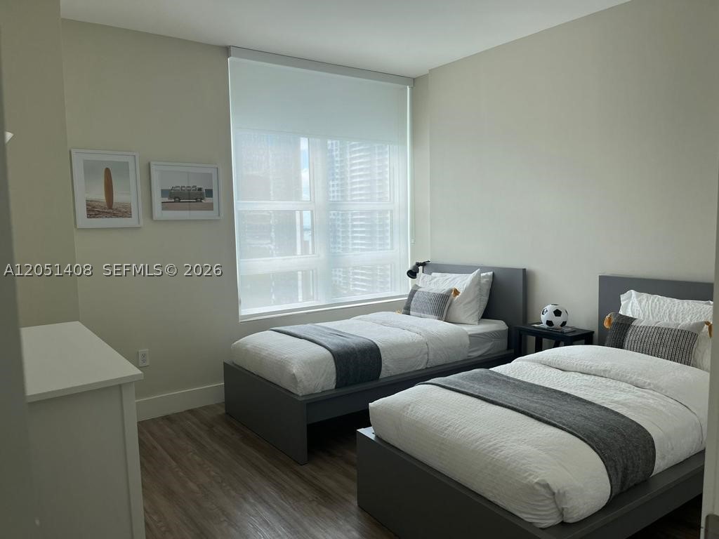 THE PLAZA 901 BRICKELL CO - Residential Lease
