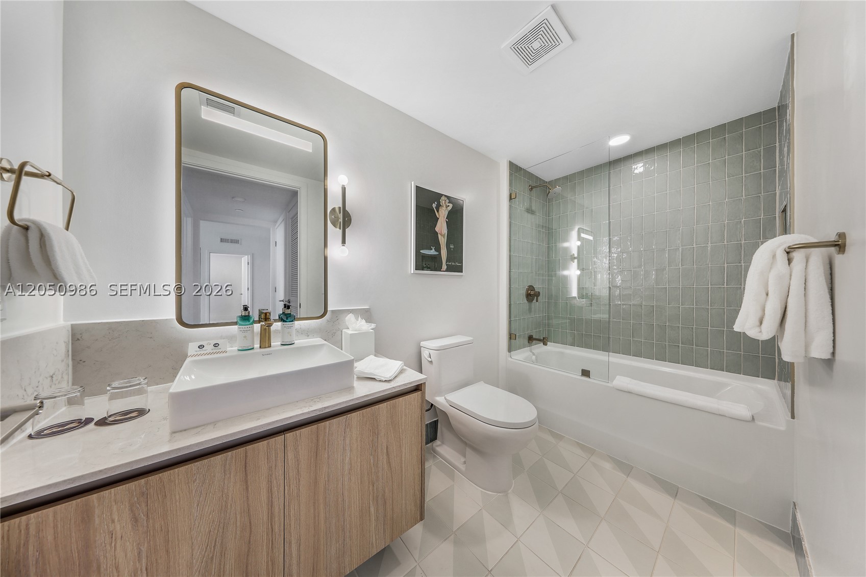 DOWNTOWN - Residential Lease