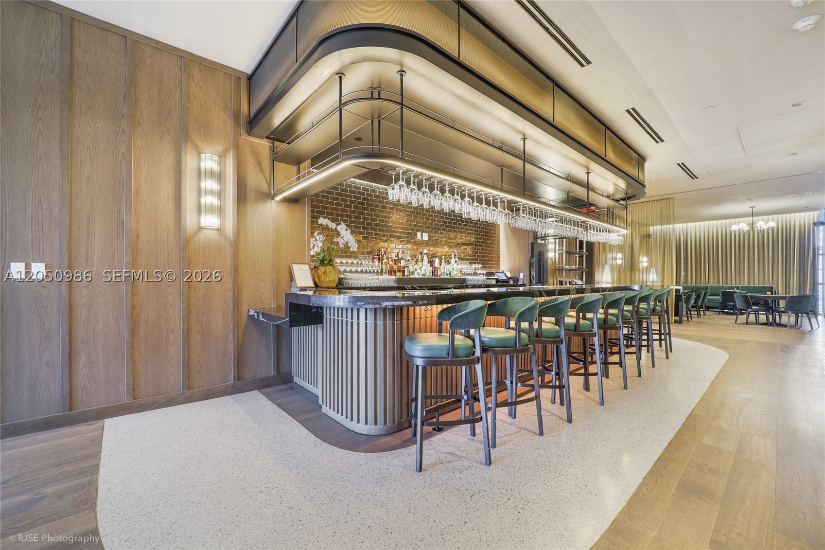 DOWNTOWN - Residential Lease