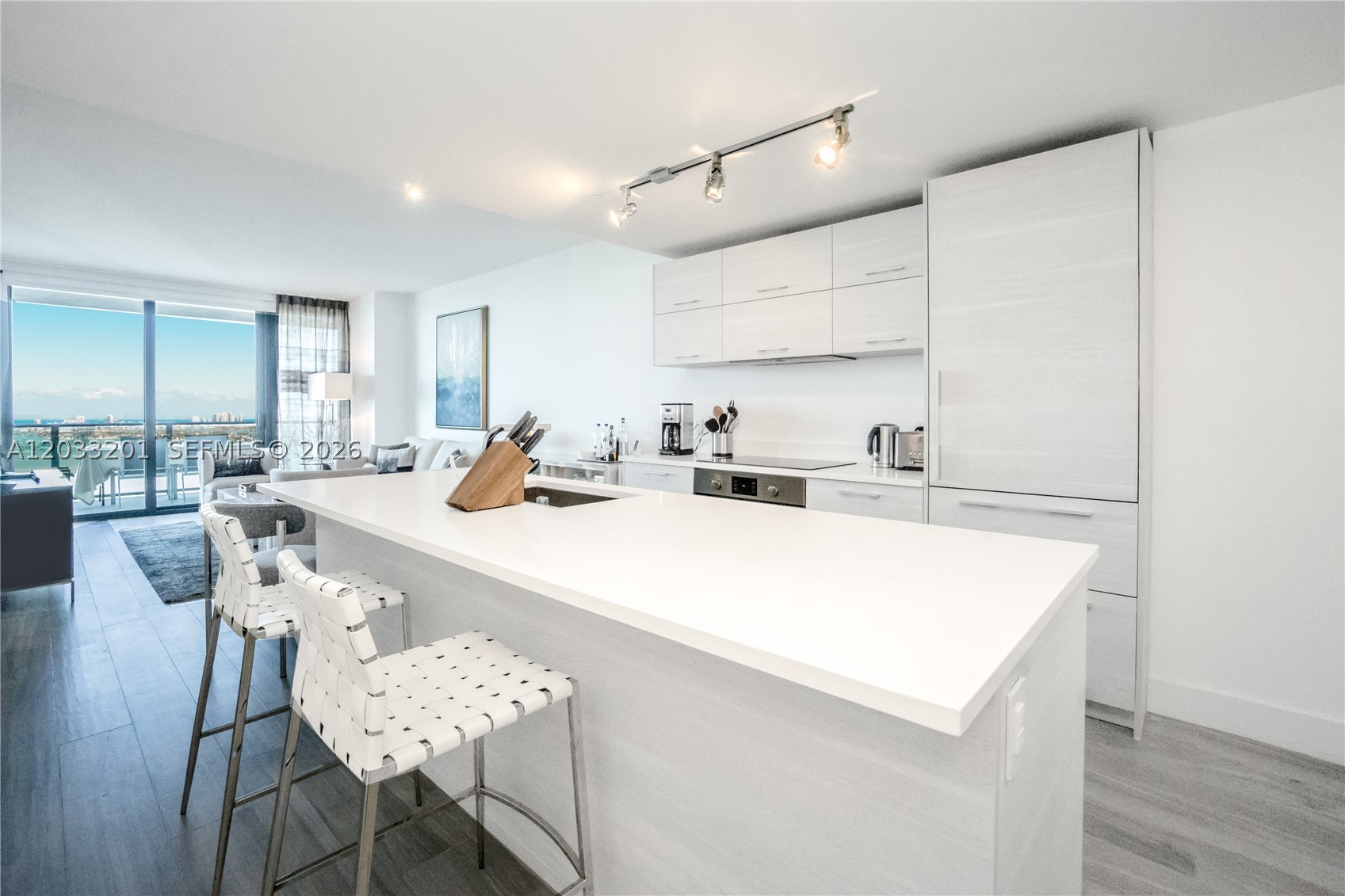 PARAISO BAY CONDO - Residential Lease