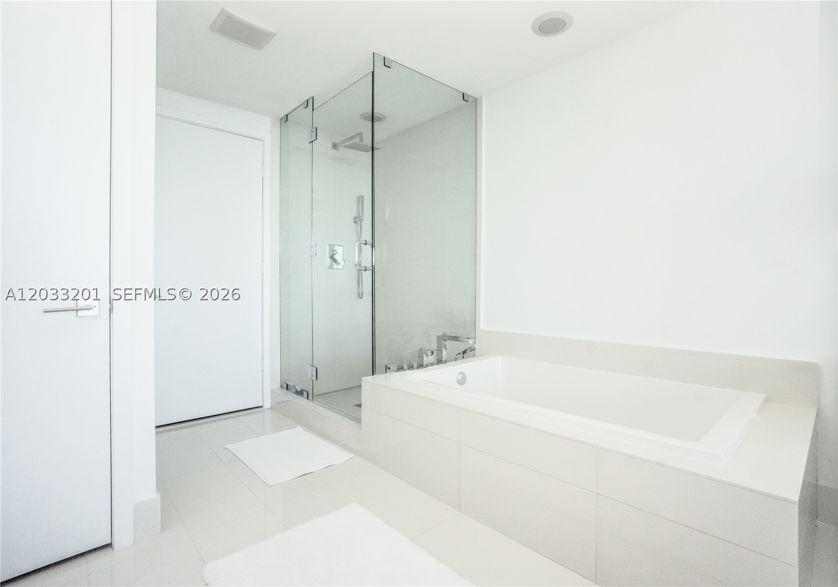 PARAISO BAY CONDO - Residential Lease