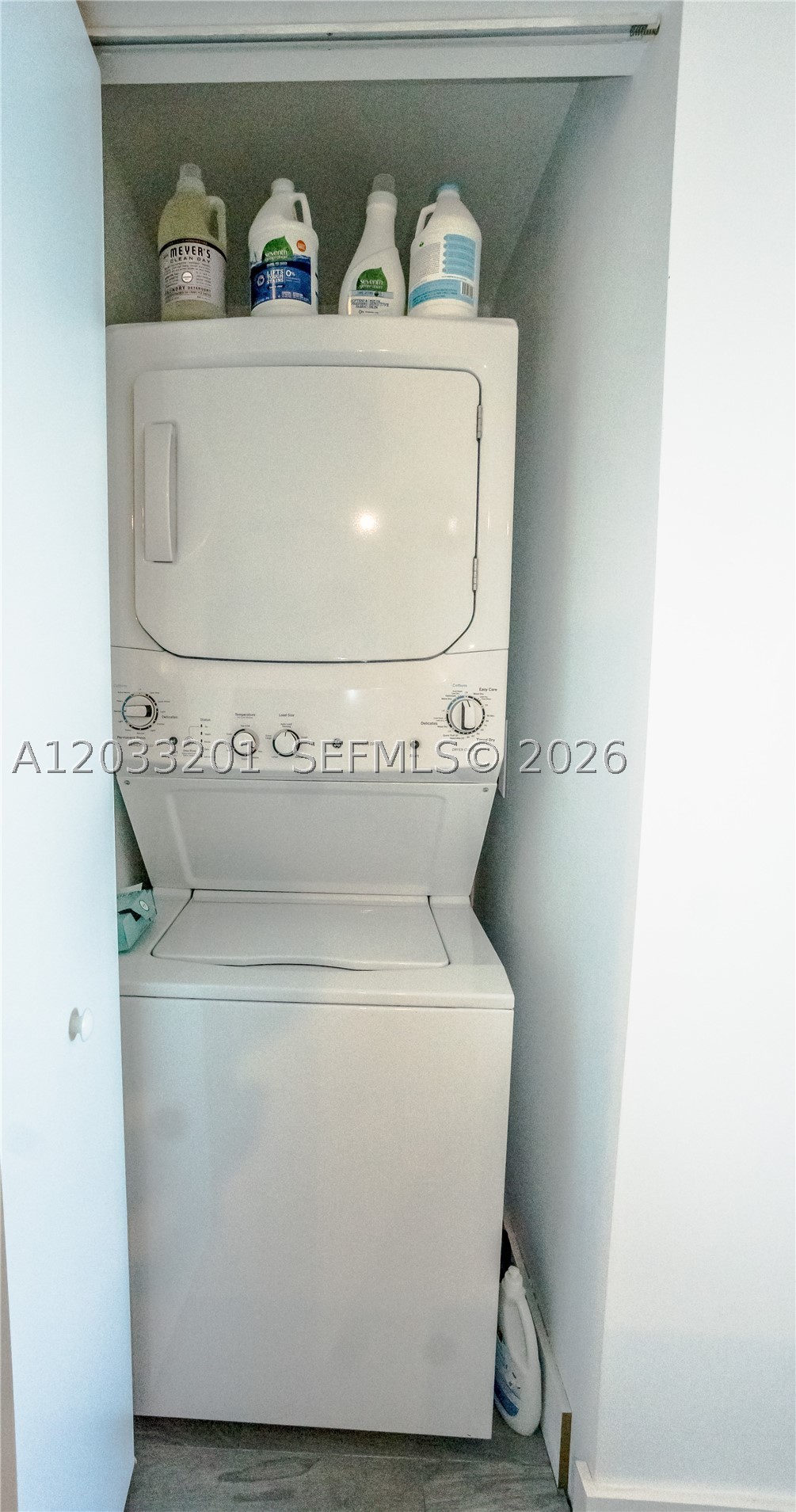 PARAISO BAY CONDO - Residential Lease