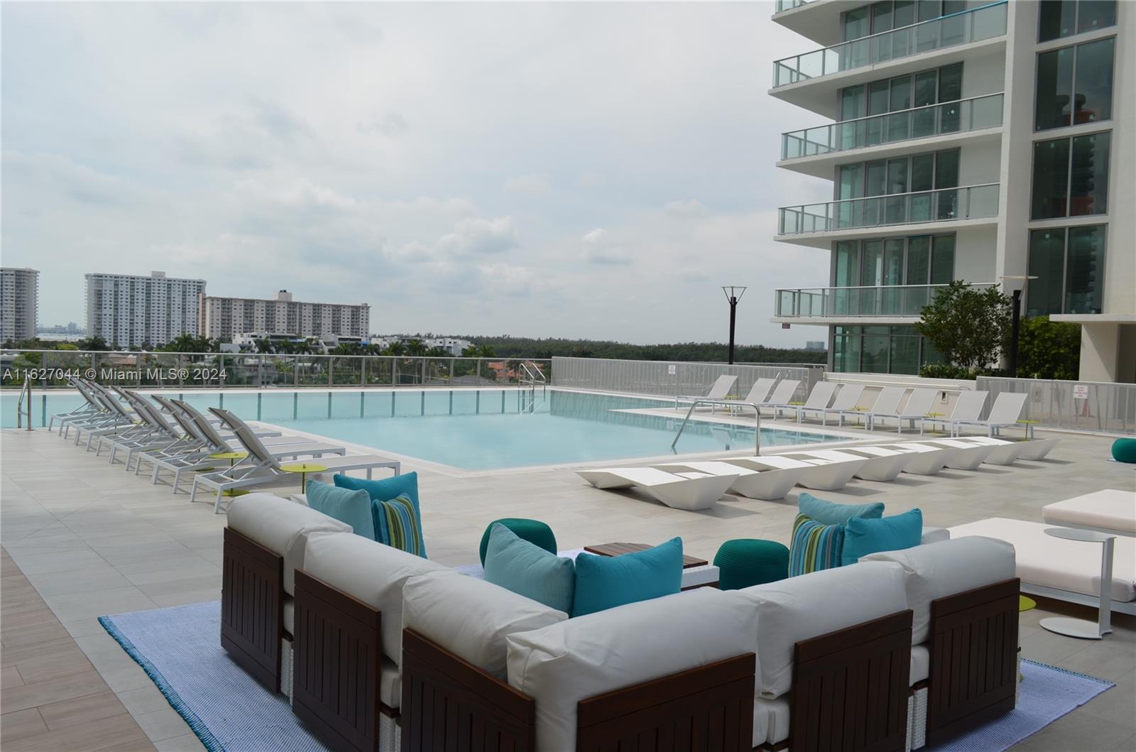 PARQUE TOWERS CONDO - Residential Lease