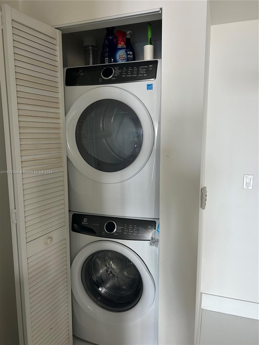 PARQUE TOWERS CONDO - Residential Lease