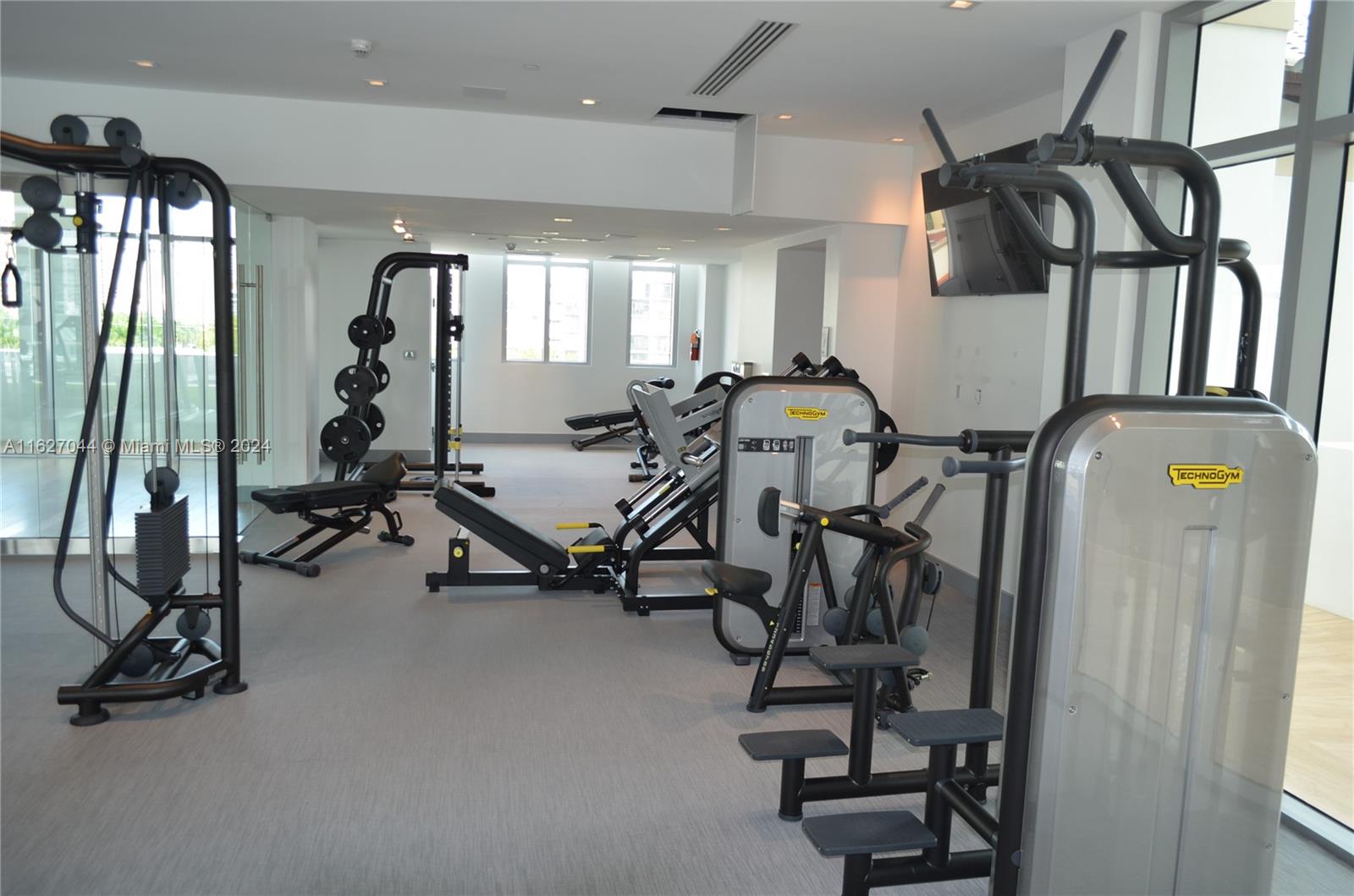PARQUE TOWERS CONDO - Residential Lease