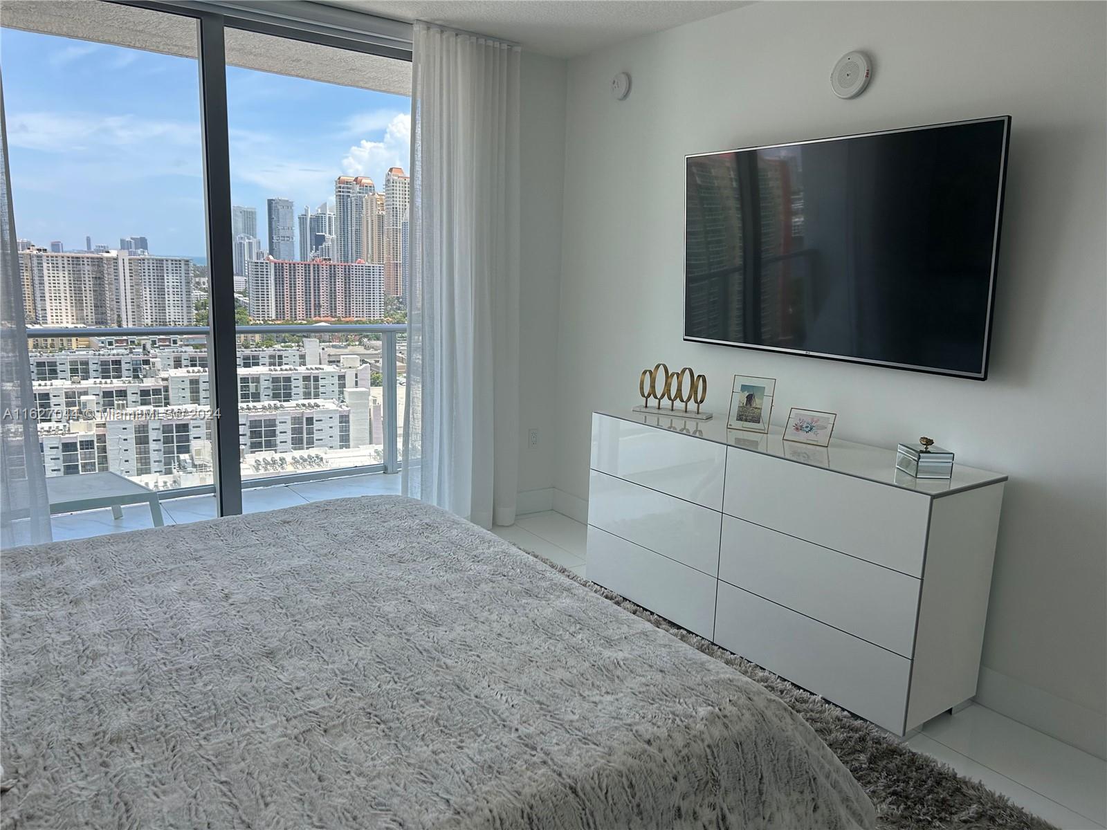 PARQUE TOWERS CONDO - Residential Lease