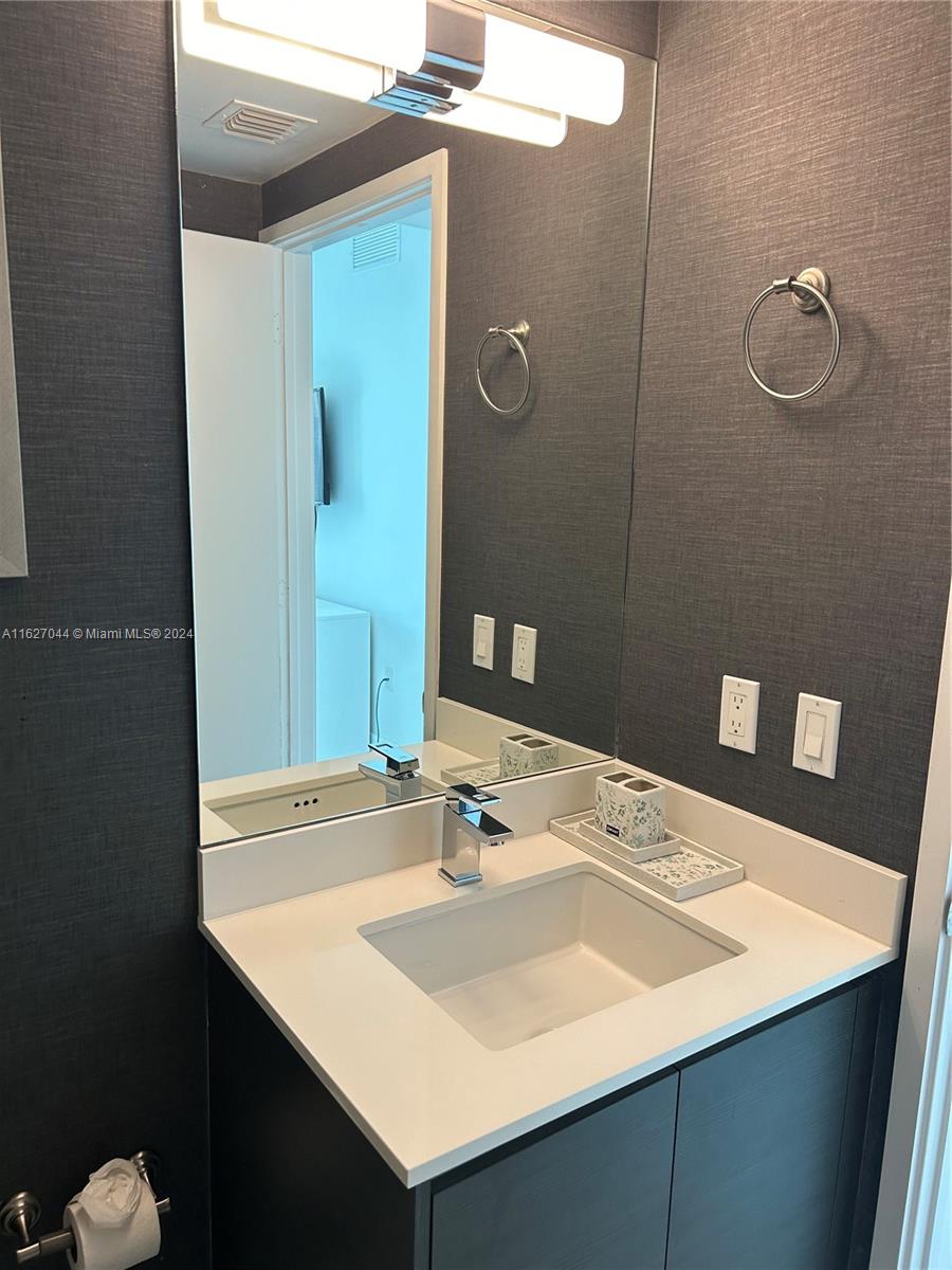 PARQUE TOWERS CONDO - Residential Lease