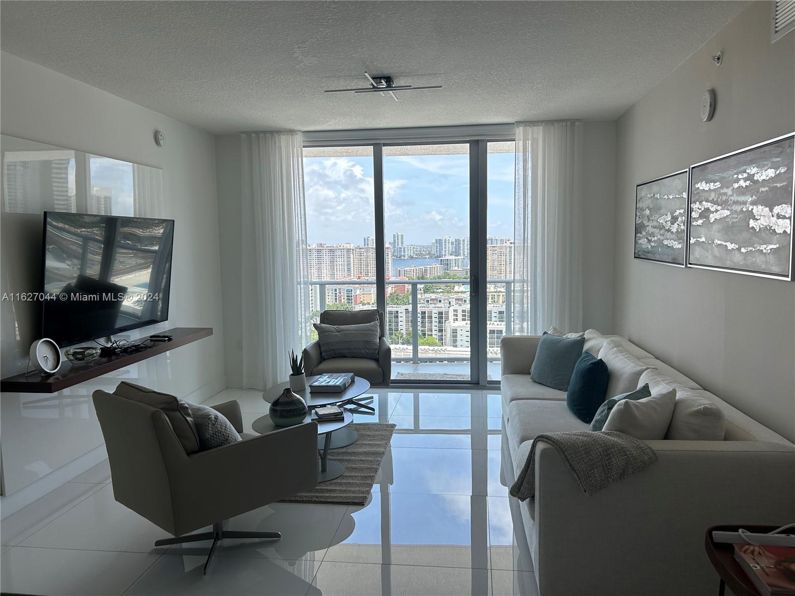 PARQUE TOWERS CONDO - Residential Lease