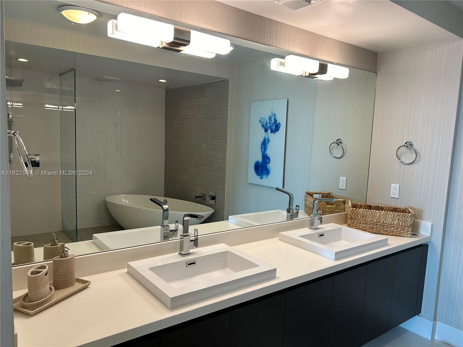PARQUE TOWERS CONDO - Residential Lease
