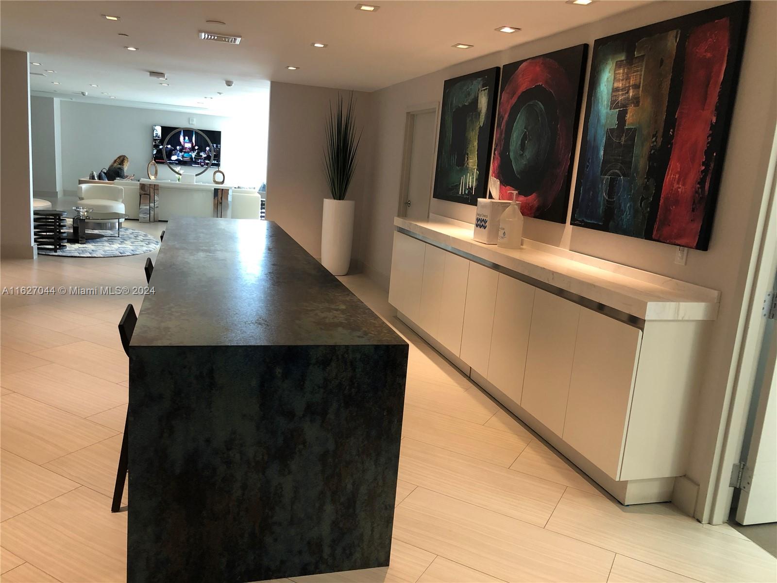 PARQUE TOWERS CONDO - Residential Lease