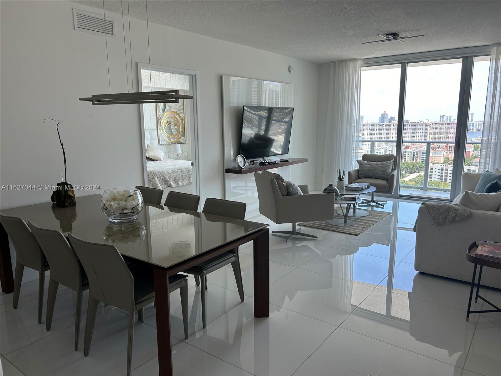 PARQUE TOWERS CONDO - Residential Lease