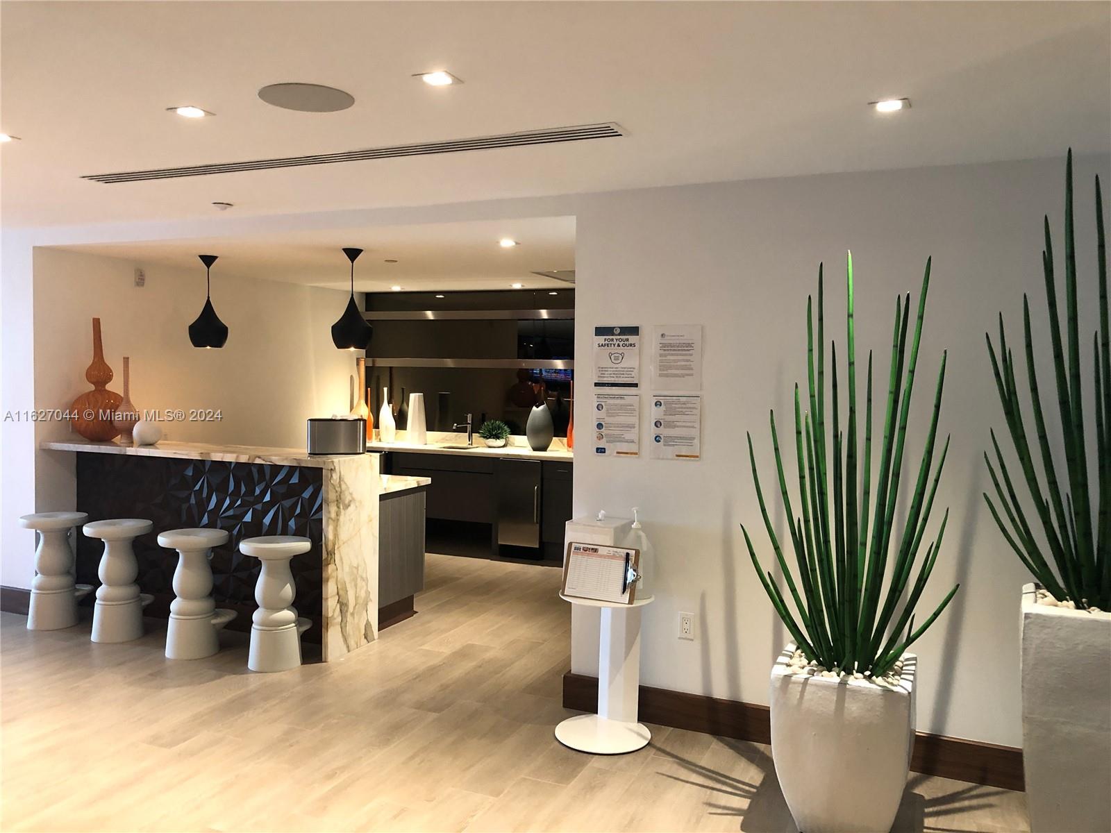 PARQUE TOWERS CONDO - Residential Lease