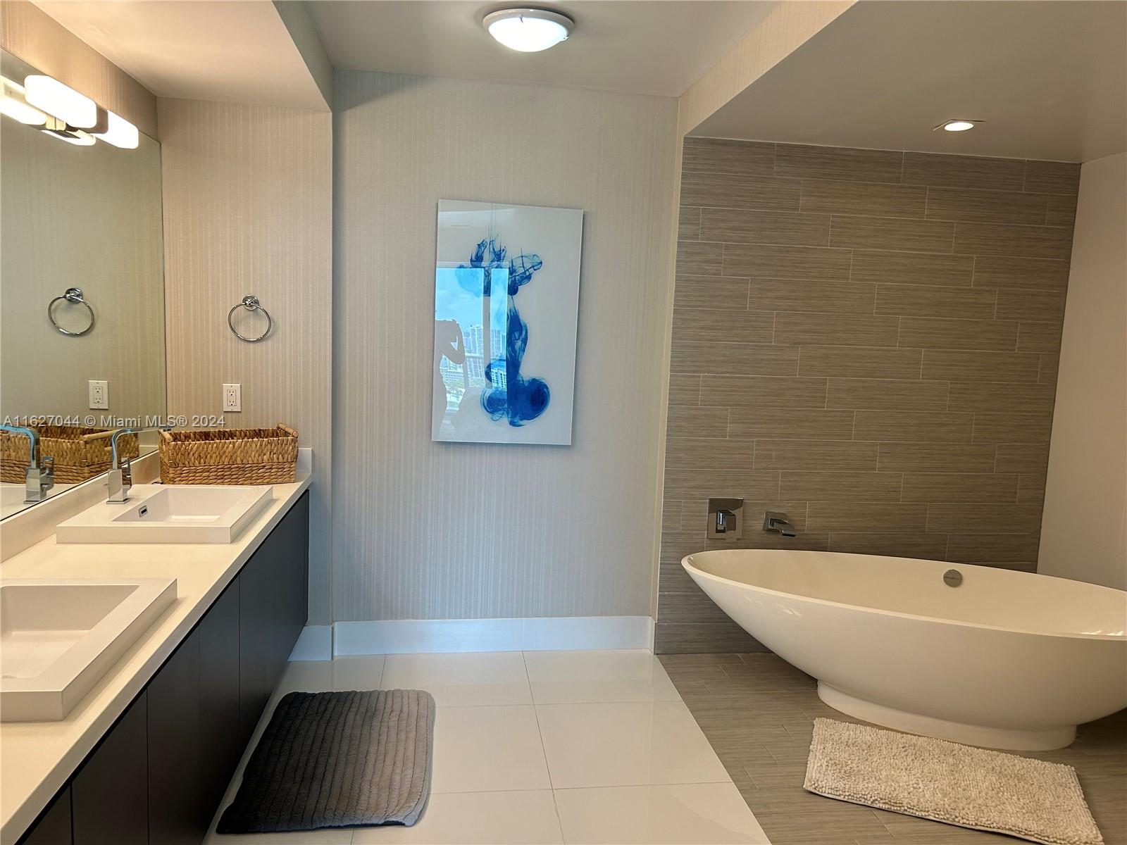 PARQUE TOWERS CONDO - Residential Lease