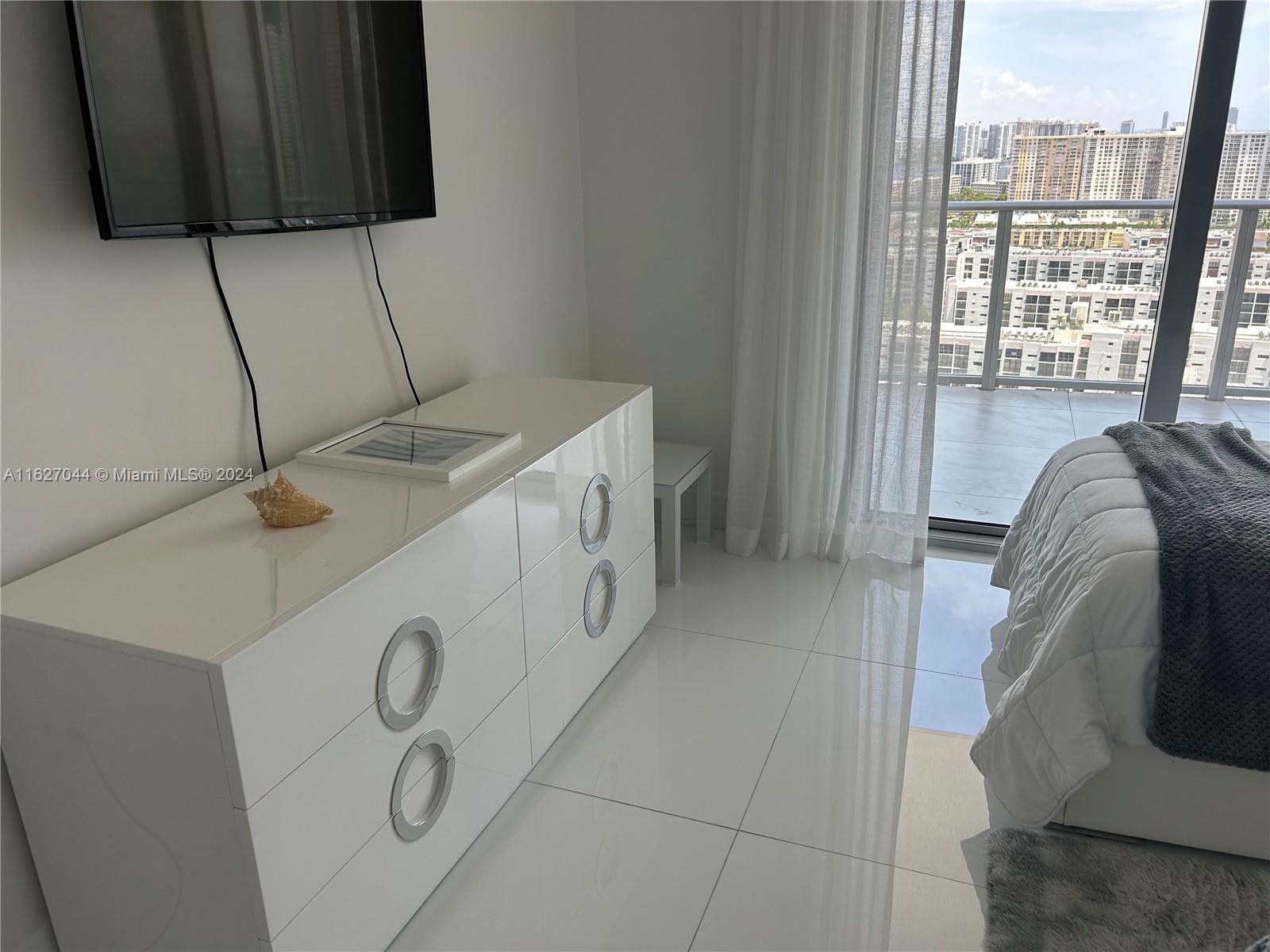 PARQUE TOWERS CONDO - Residential Lease