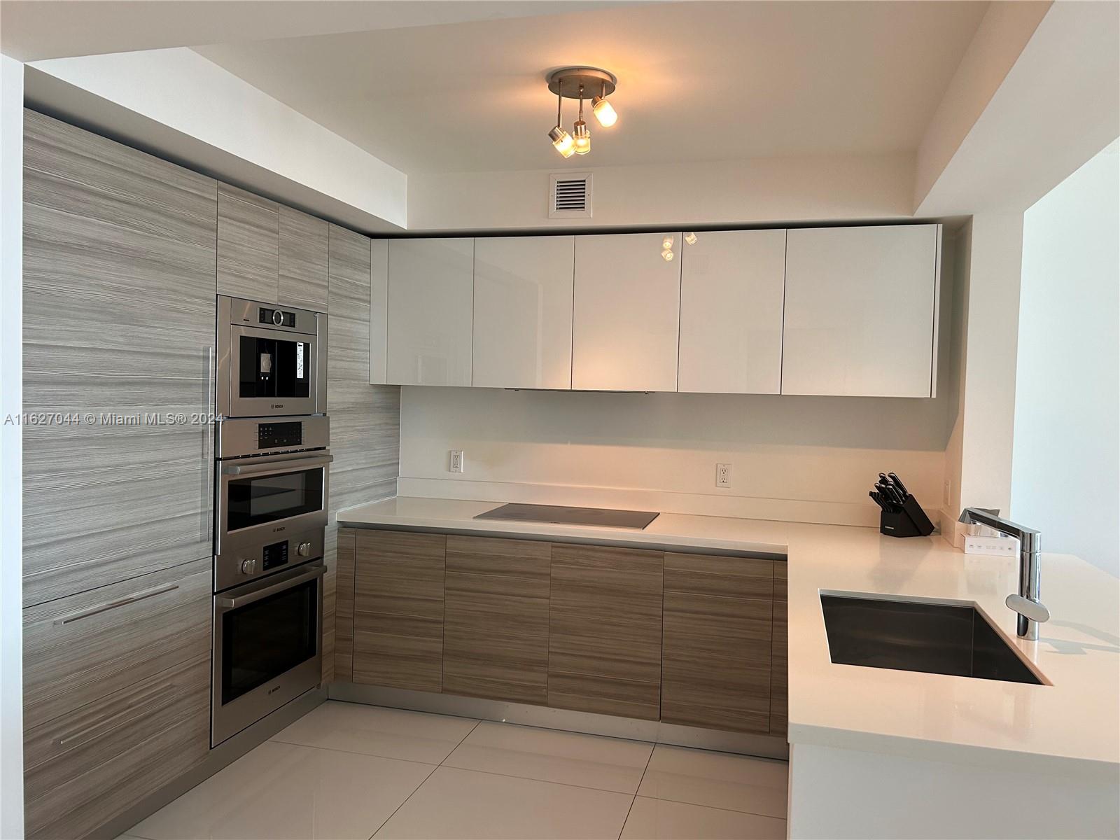 PARQUE TOWERS CONDO - Residential Lease