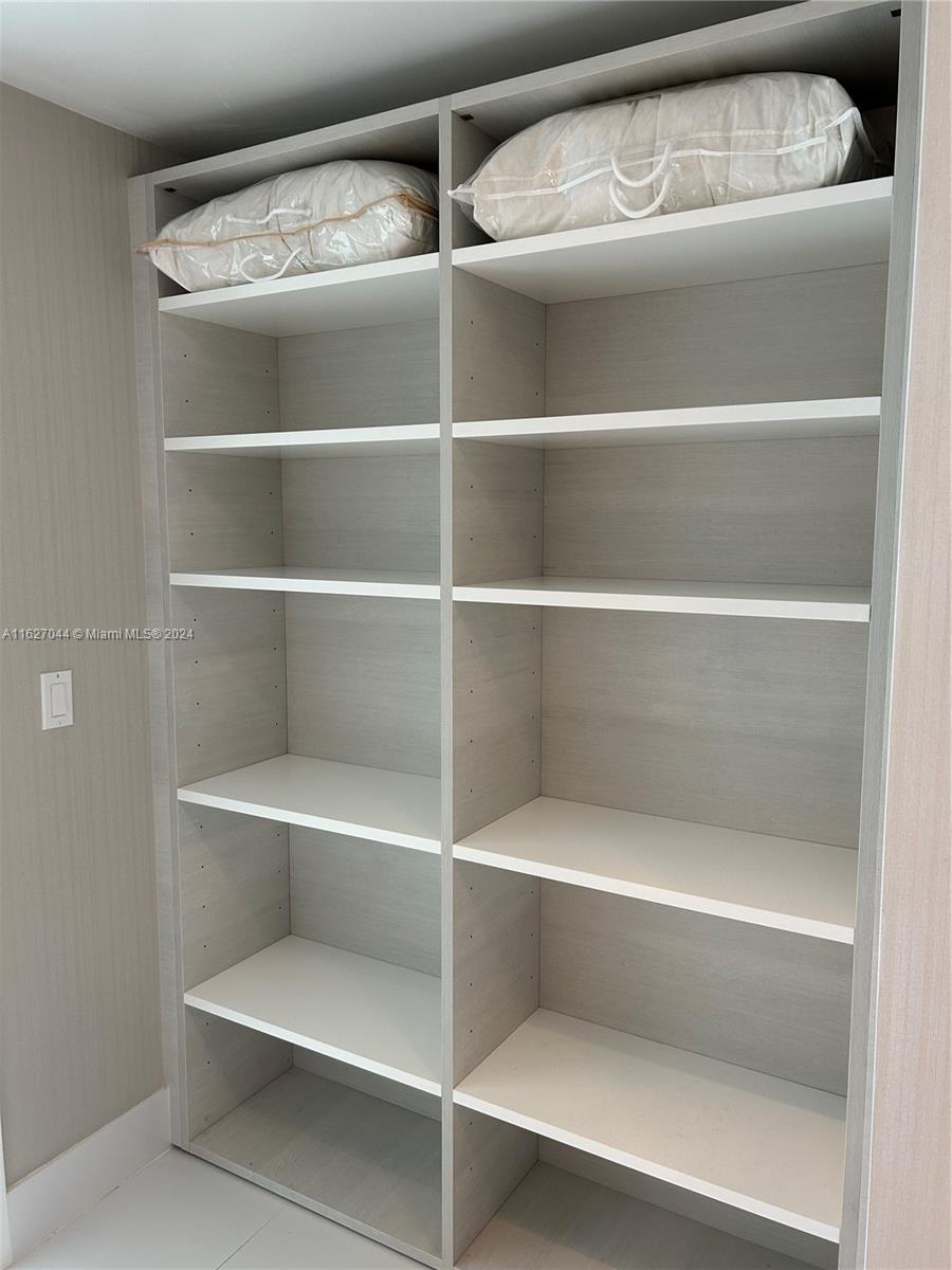 PARQUE TOWERS CONDO - Residential Lease