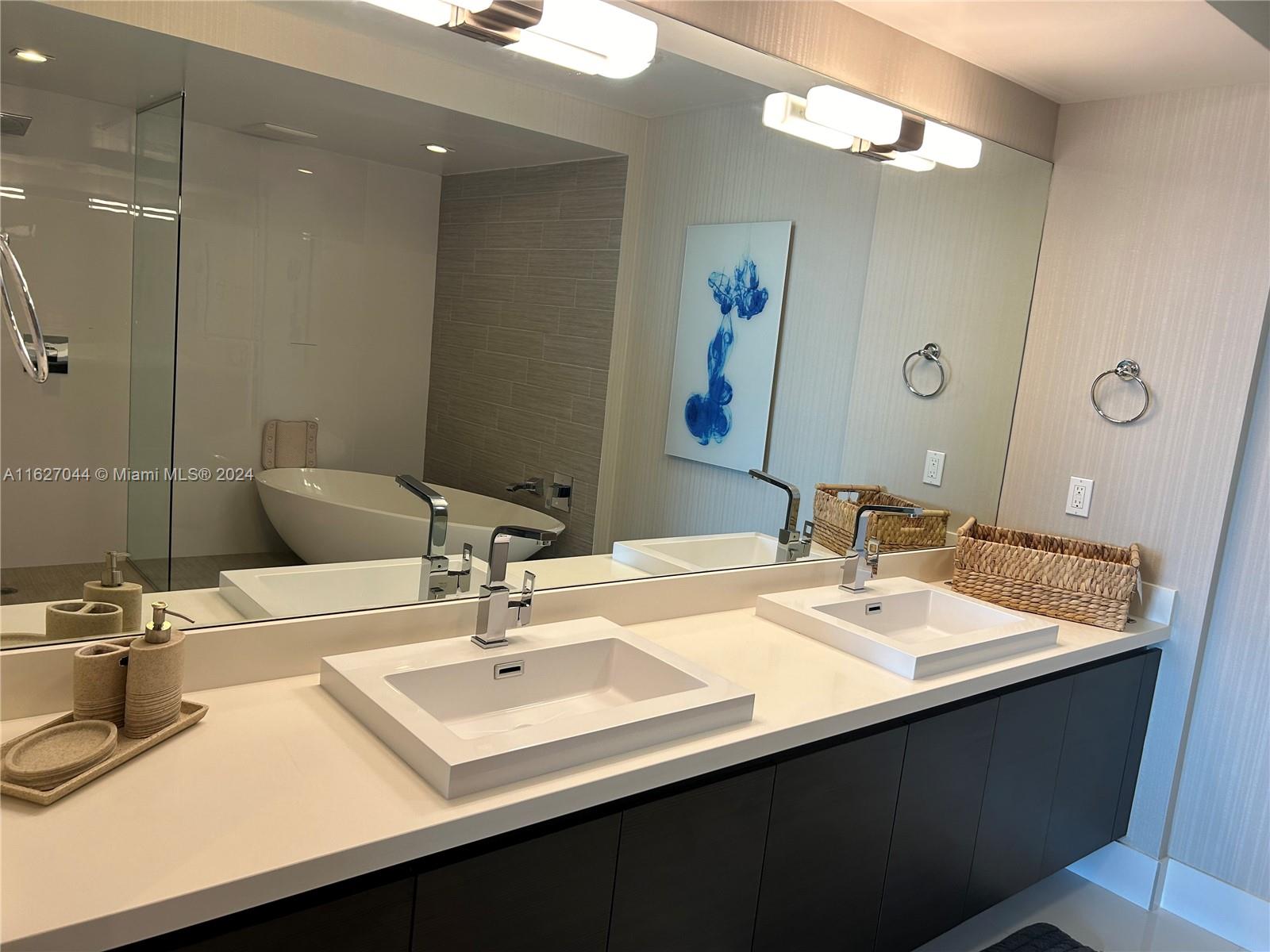 PARQUE TOWERS CONDO - Residential Lease