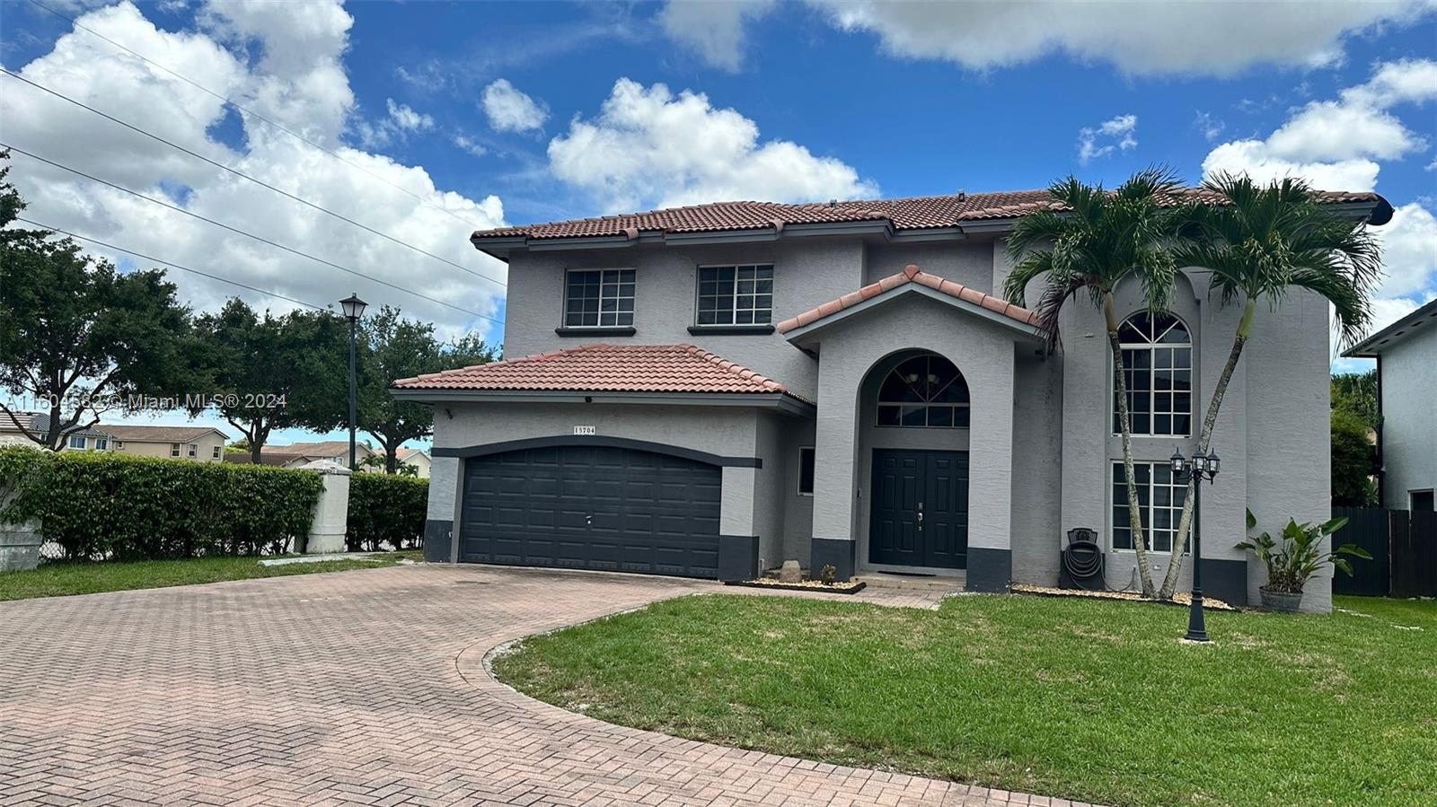 Spectacular single family home, with 4 bedrooms and 3 baths. Two of the bedrooms are master including a Jacuzzi one of the bathrooms. Patio comes with travertine flooring with a pool and jacuzzi. Granite kitchen, stainless steel appliances, ceramic flooring throughout, No HOA approvals.  Quick move-in immediately, good primary and secondary schools.
