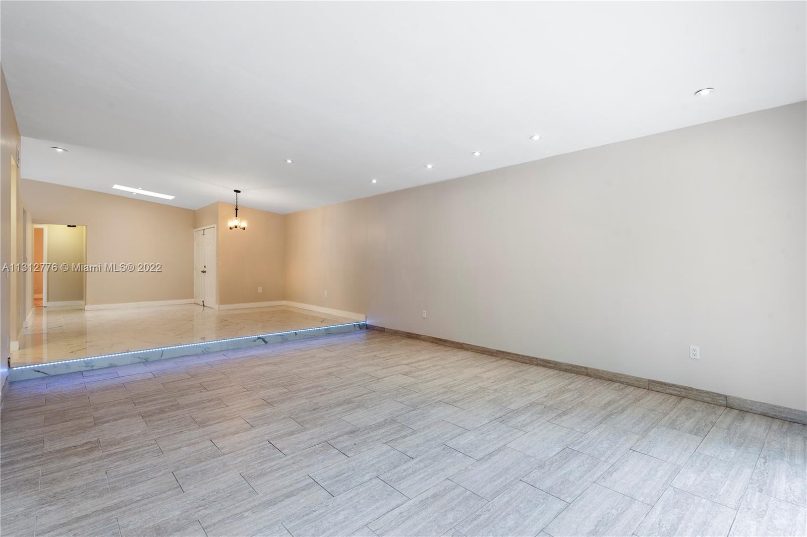 VILLAS ON THE GREEN - Residential Lease